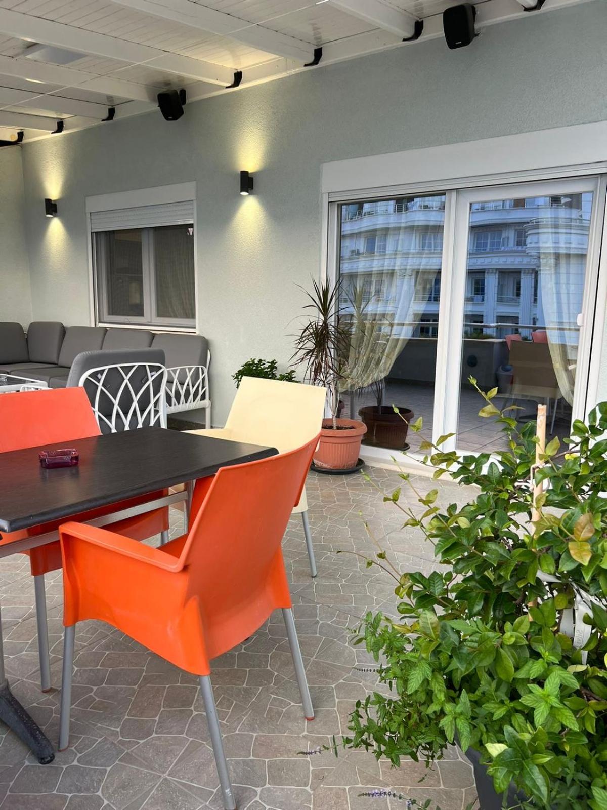Deluxe Penthouse Golem - Mali i Robit