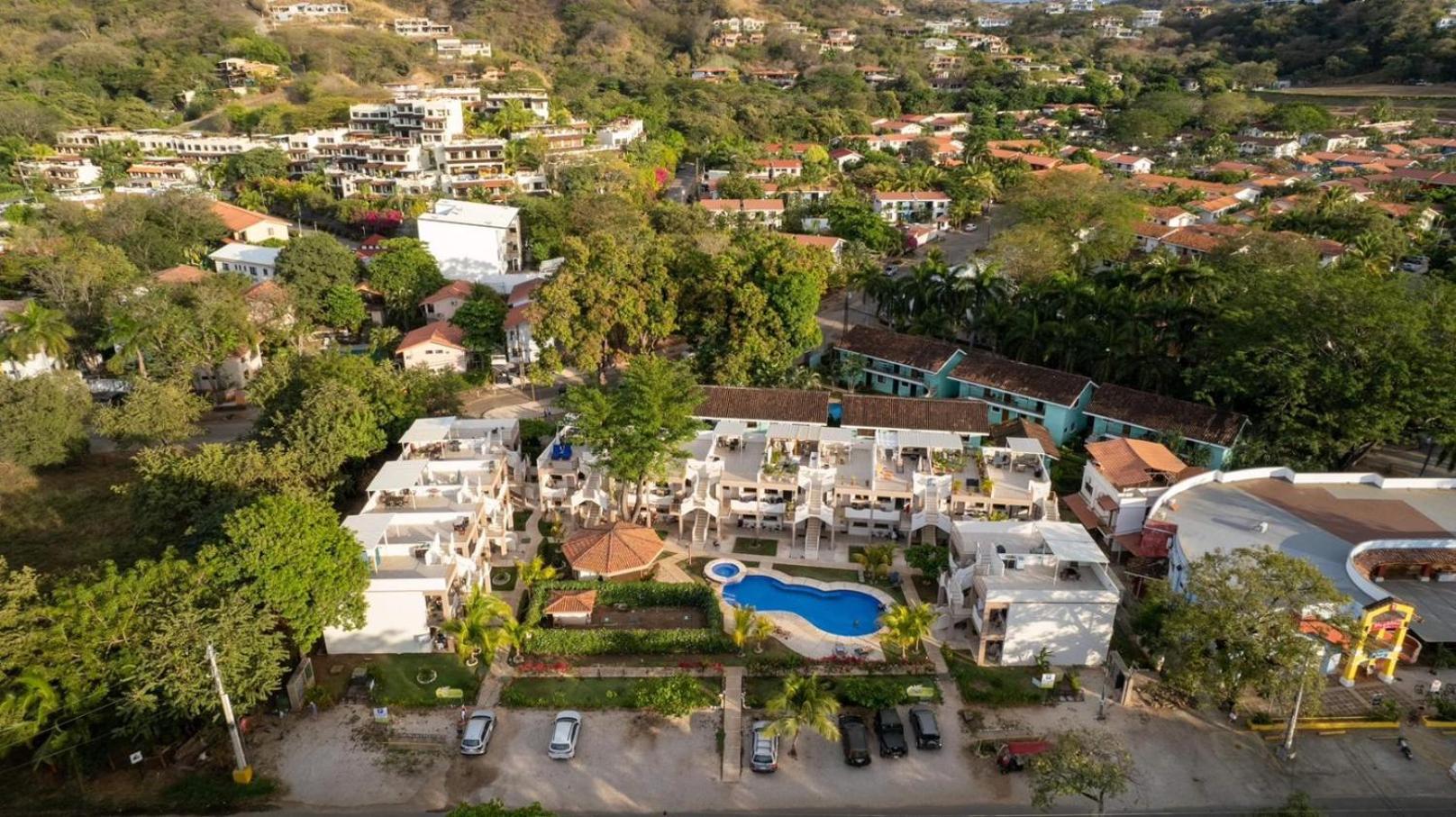 Charming condo with a rooftop, across beach