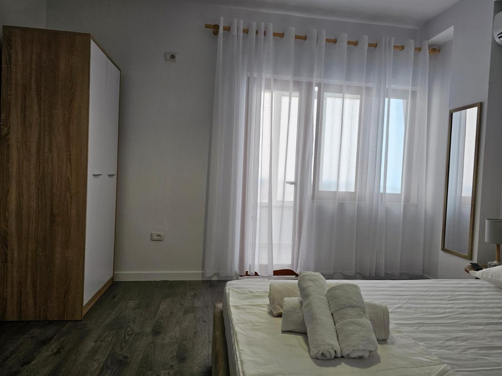 Hi5 Rooms