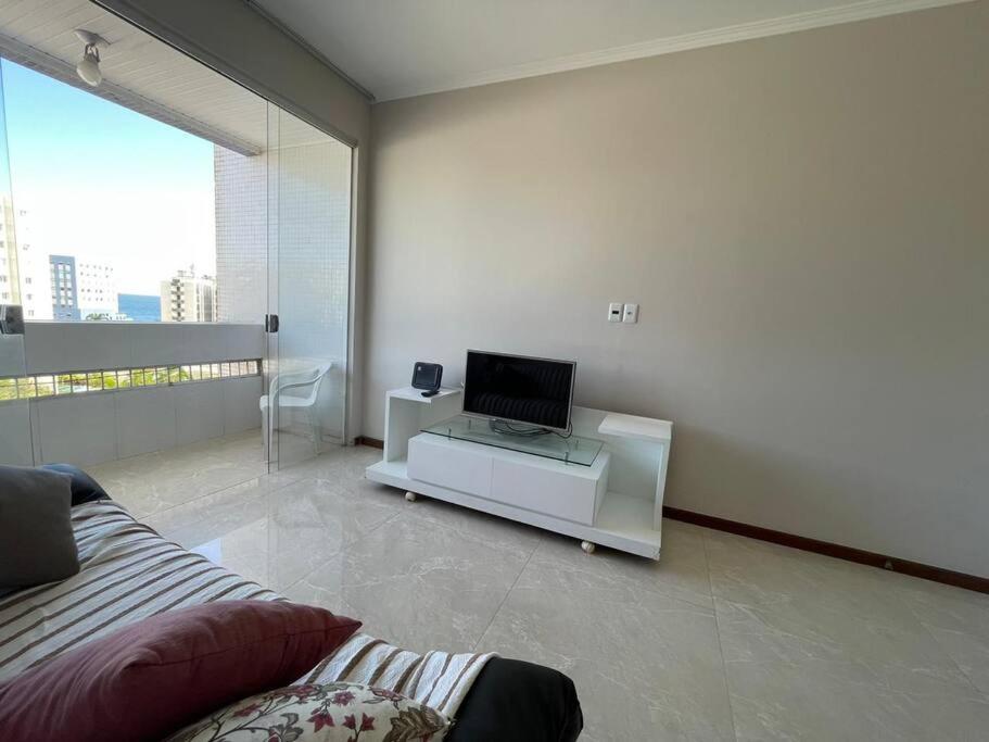 Apartamento no Porto da Barra com vista mar
