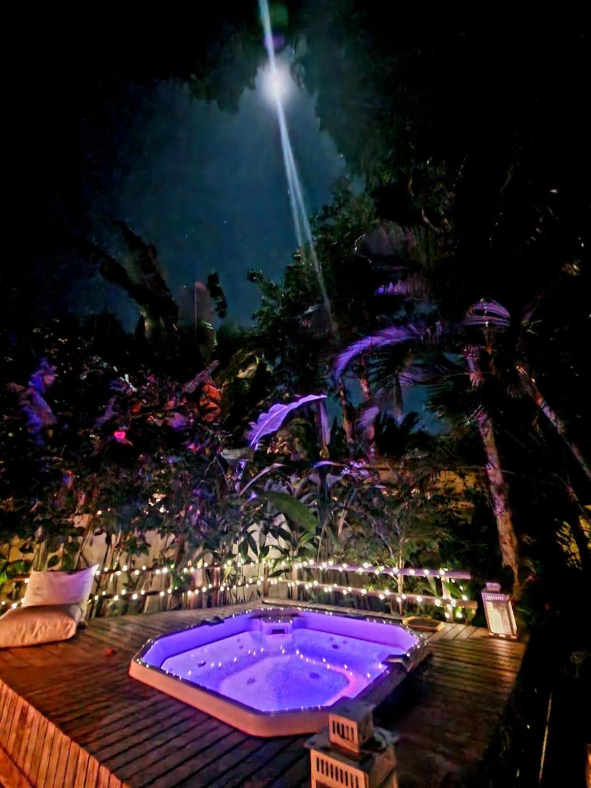 Mini Casa com Jacuzzi e Piscina