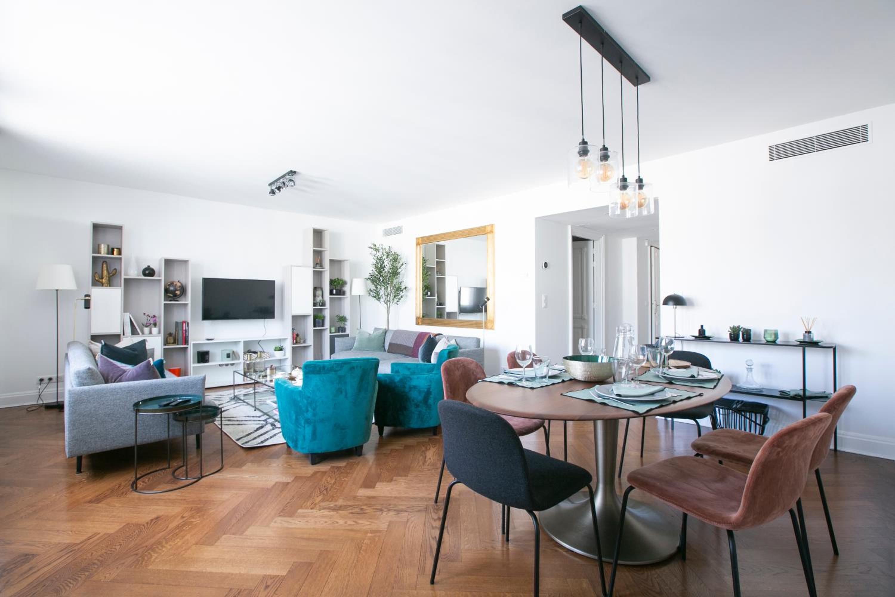 Magnificient 2 Bedrooms with terrace next to champs-elysées - PC62B