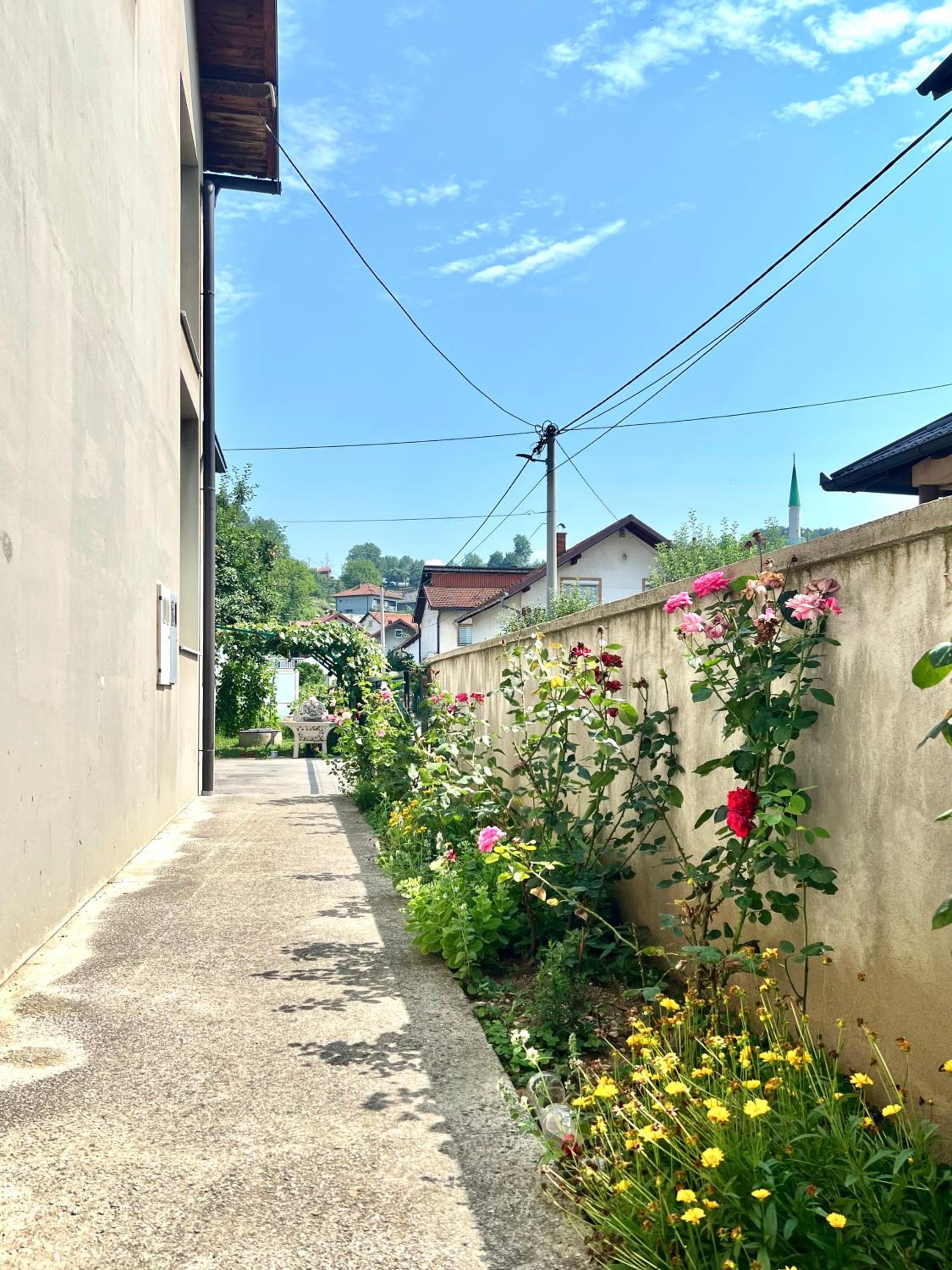 Sweet Home With Garden