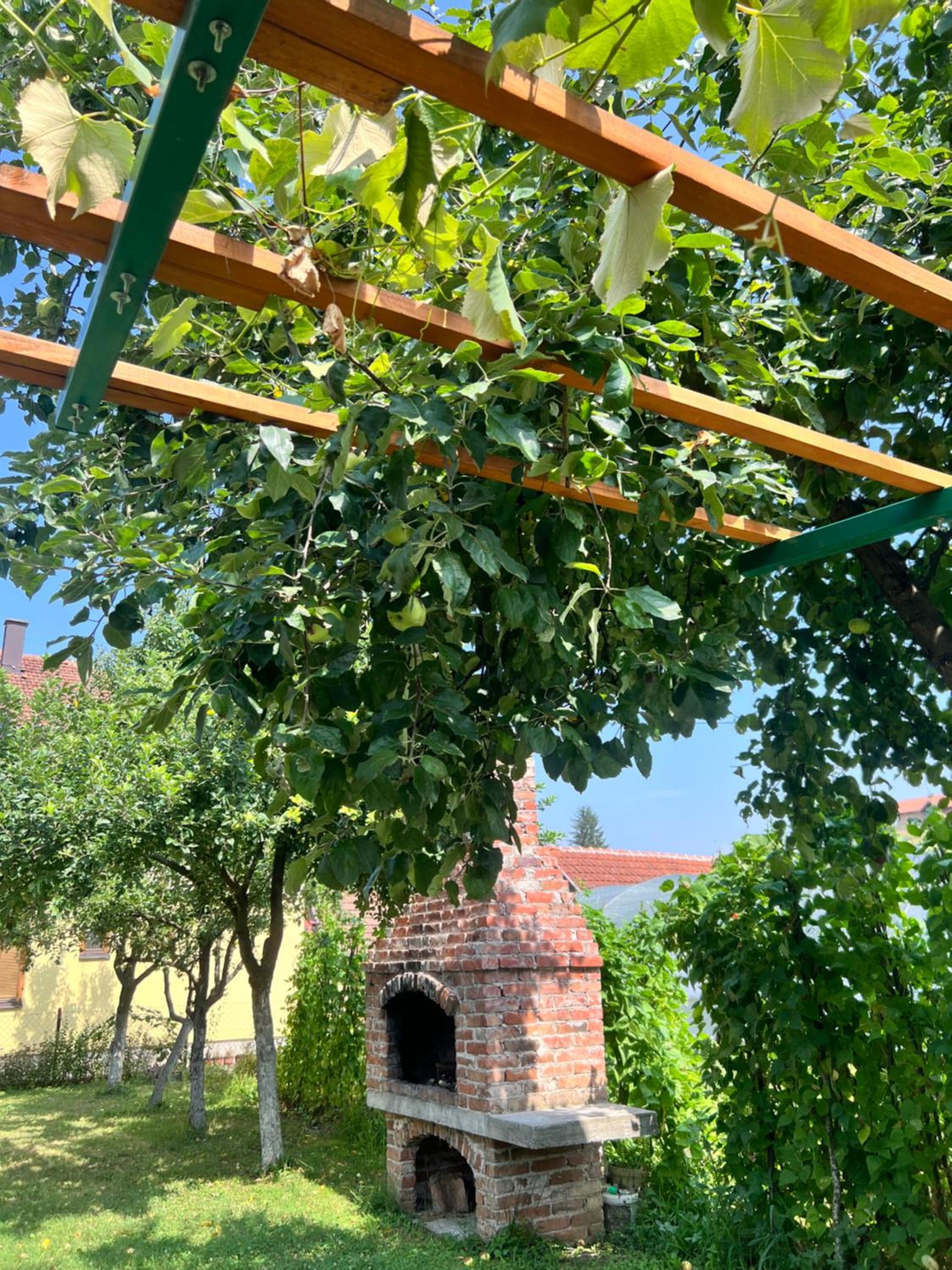 Sweet Home With Garden