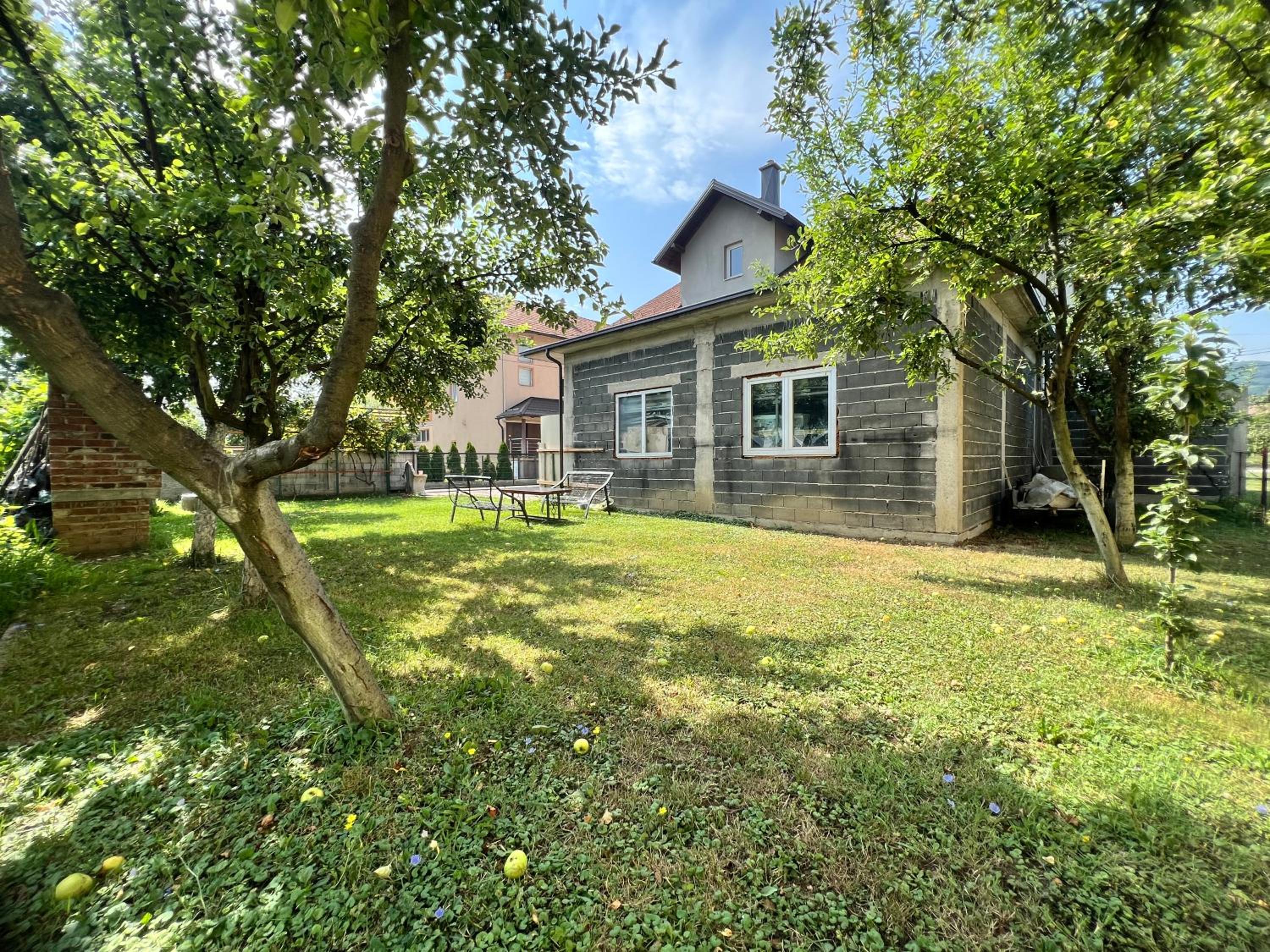 Sweet Home With Garden