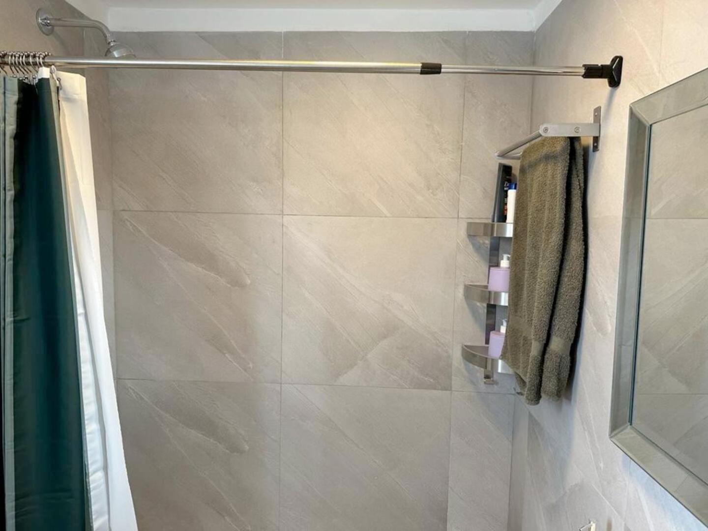 Penthouse Panorámico a Estrenar en Sofisticado Barrio y Edificio 100m2 Piscina Salon de Eventos Gym