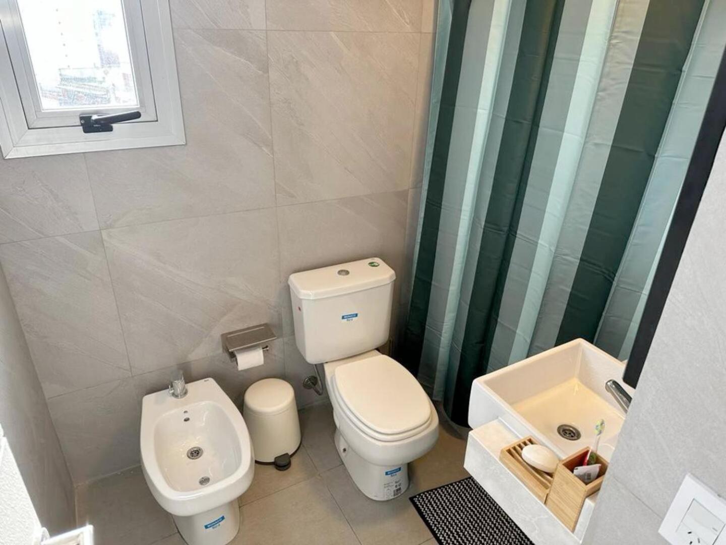 Penthouse Panorámico a Estrenar en Sofisticado Barrio y Edificio 100m2 Piscina Salon de Eventos Gym