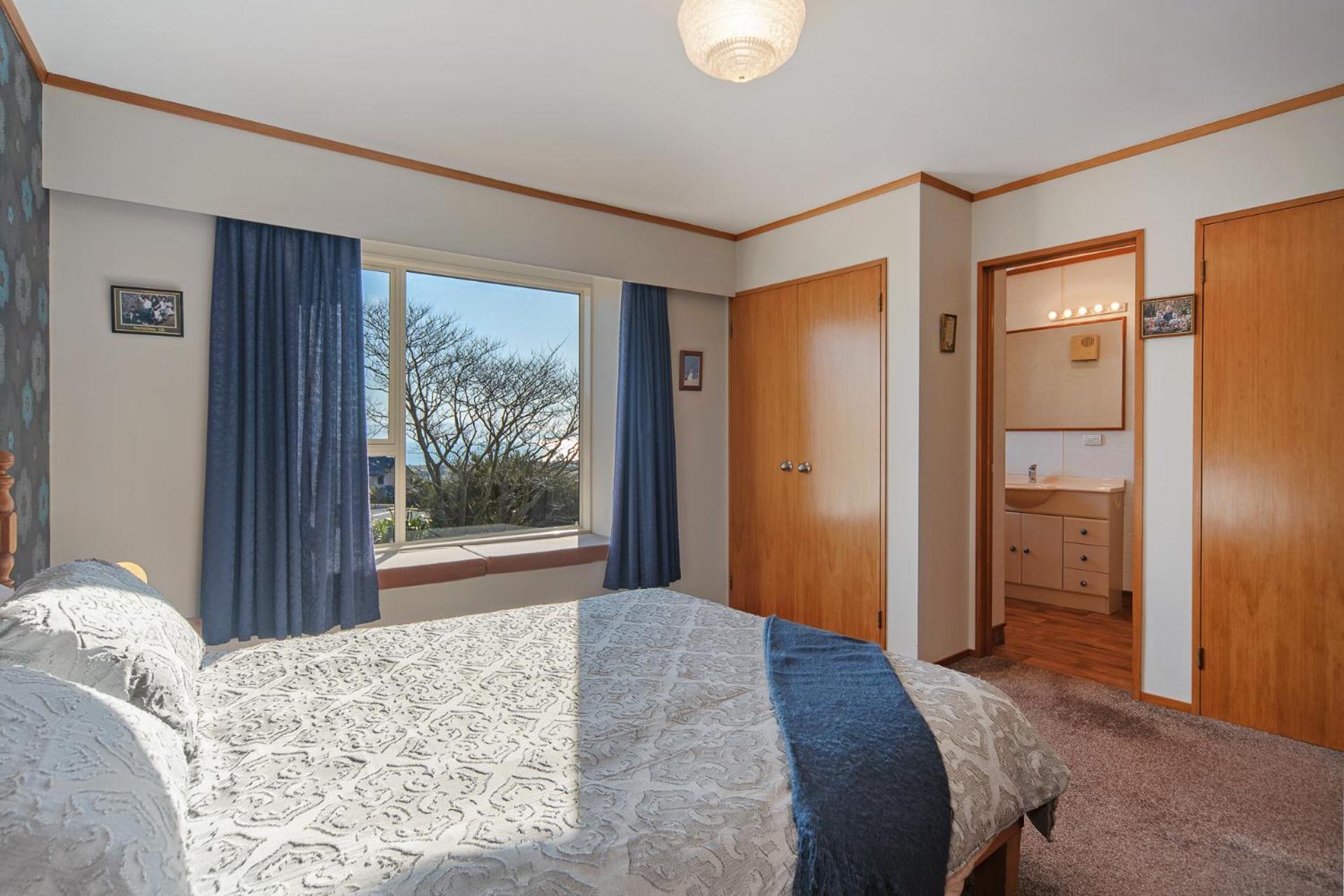 Sunny Bayview Retreat