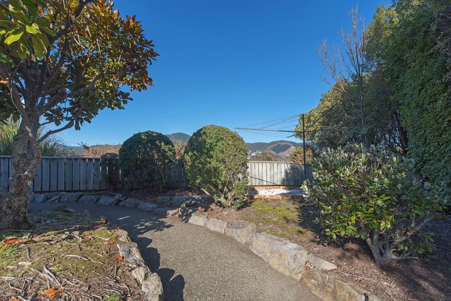 Sunny Bayview Retreat