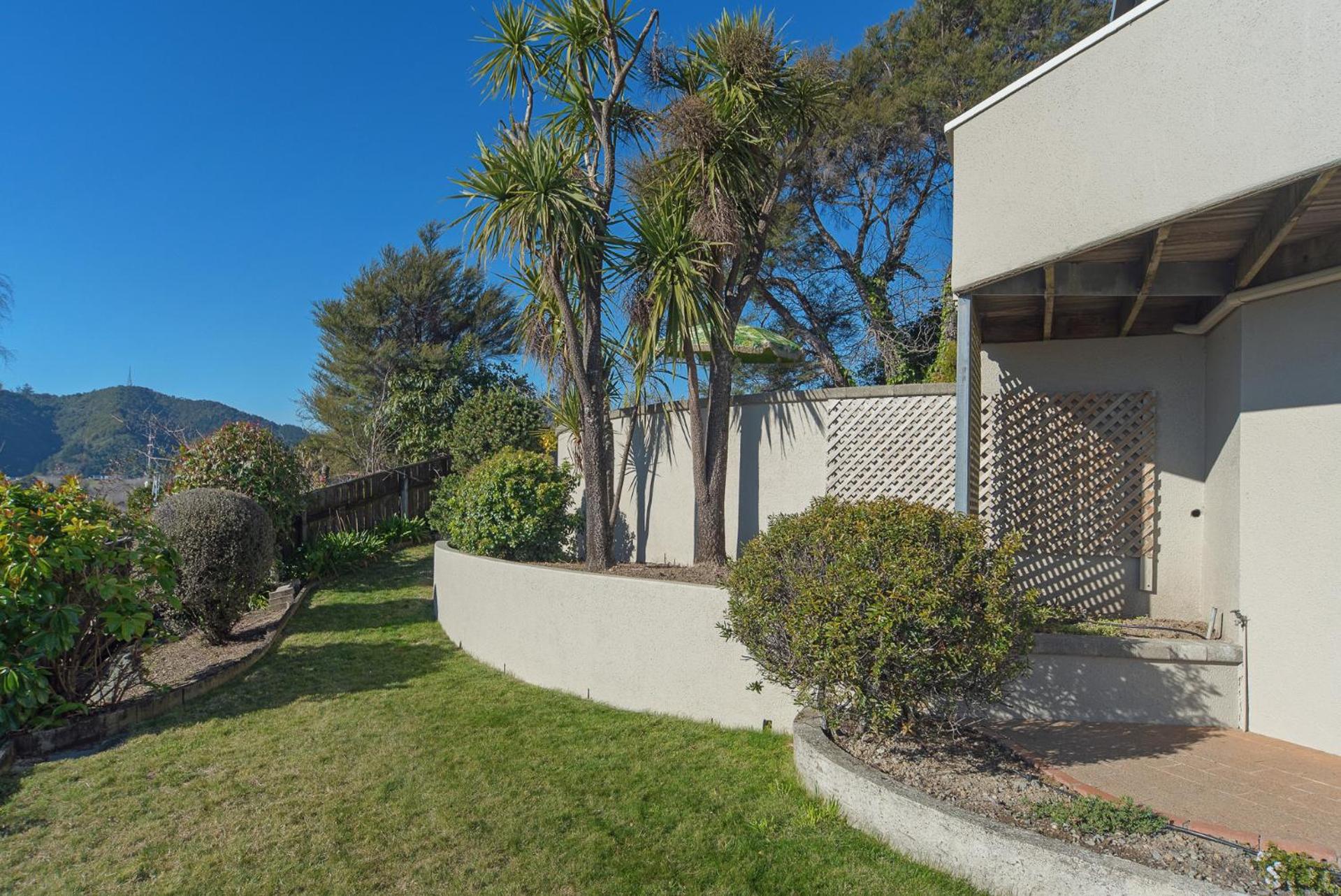 Sunny Bayview Retreat