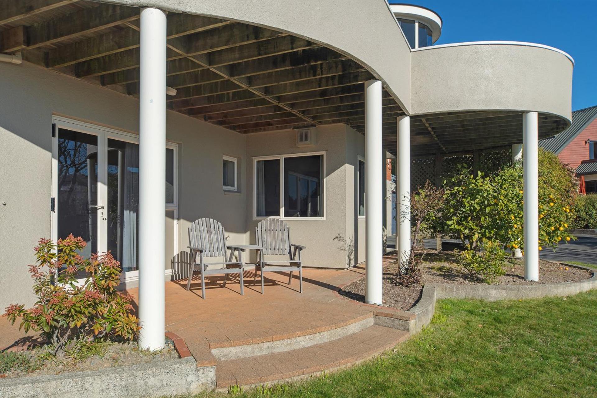 Sunny Bayview Retreat