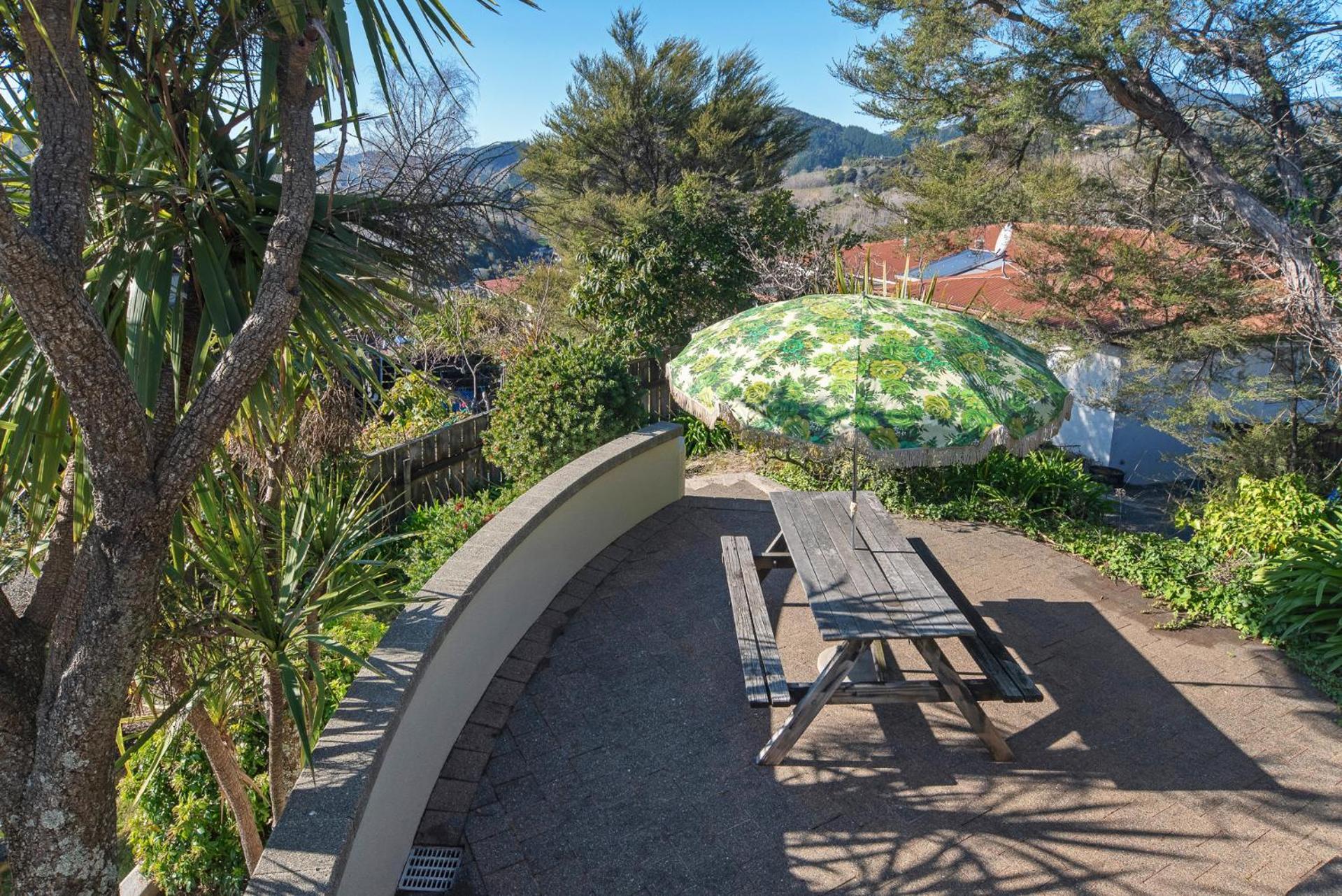 Sunny Bayview Retreat
