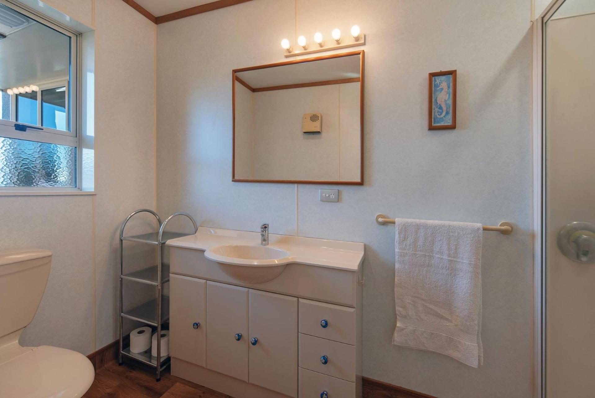 Sunny Bayview Retreat
