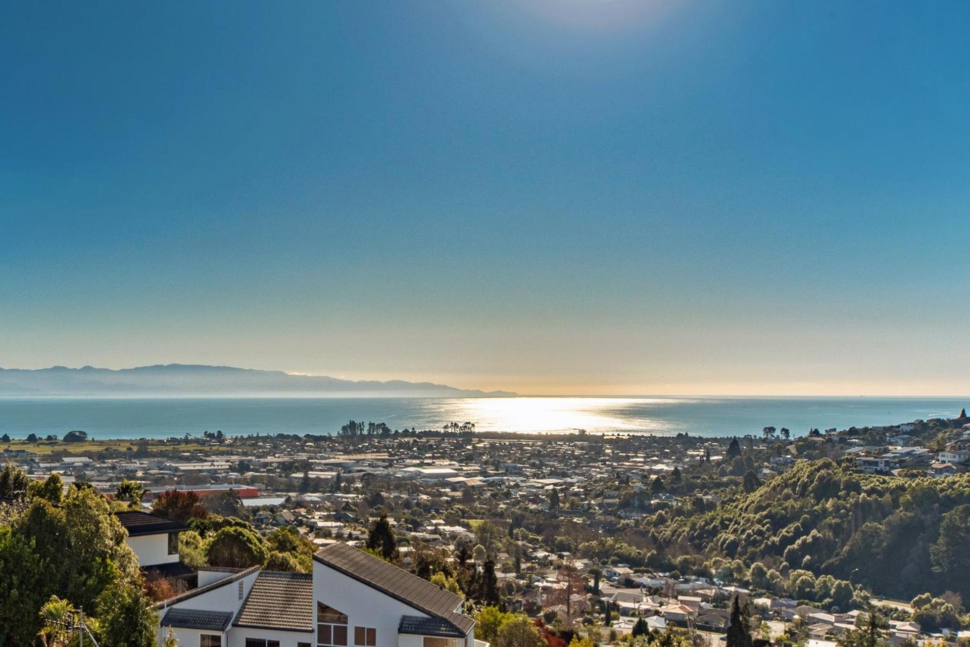 Sunny Bayview Retreat