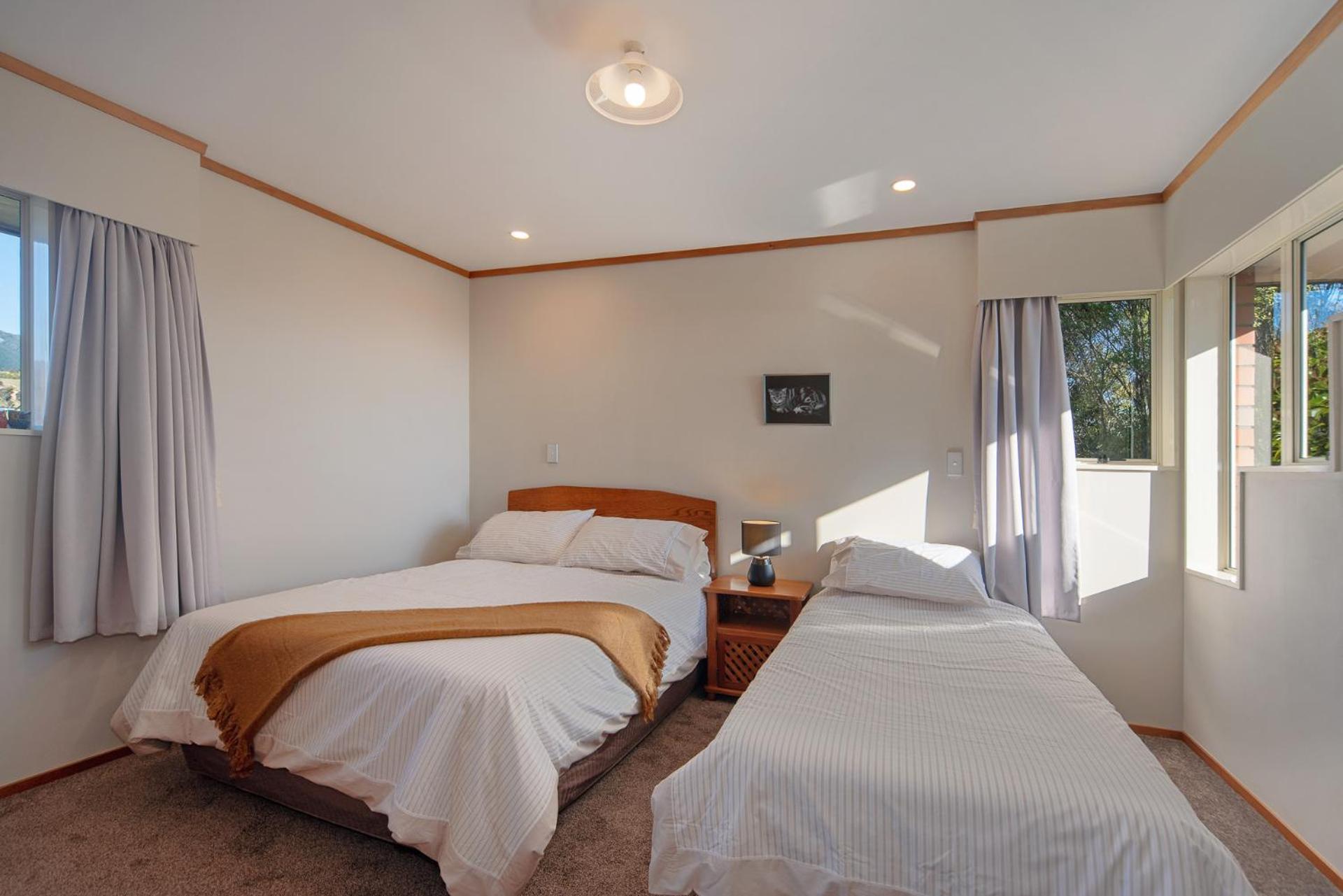 Sunny Bayview Retreat
