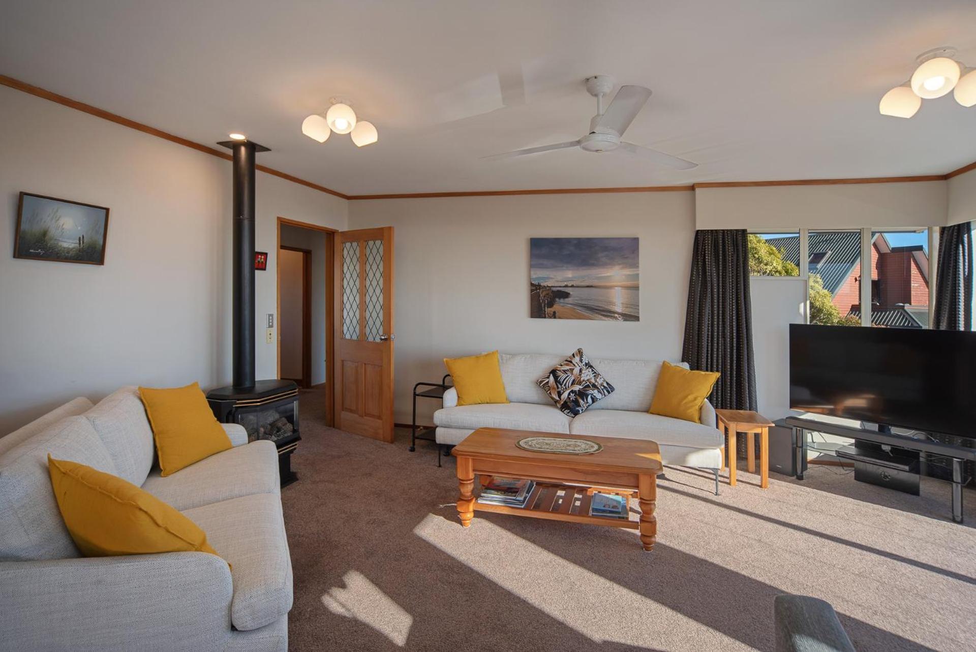Sunny Bayview Retreat