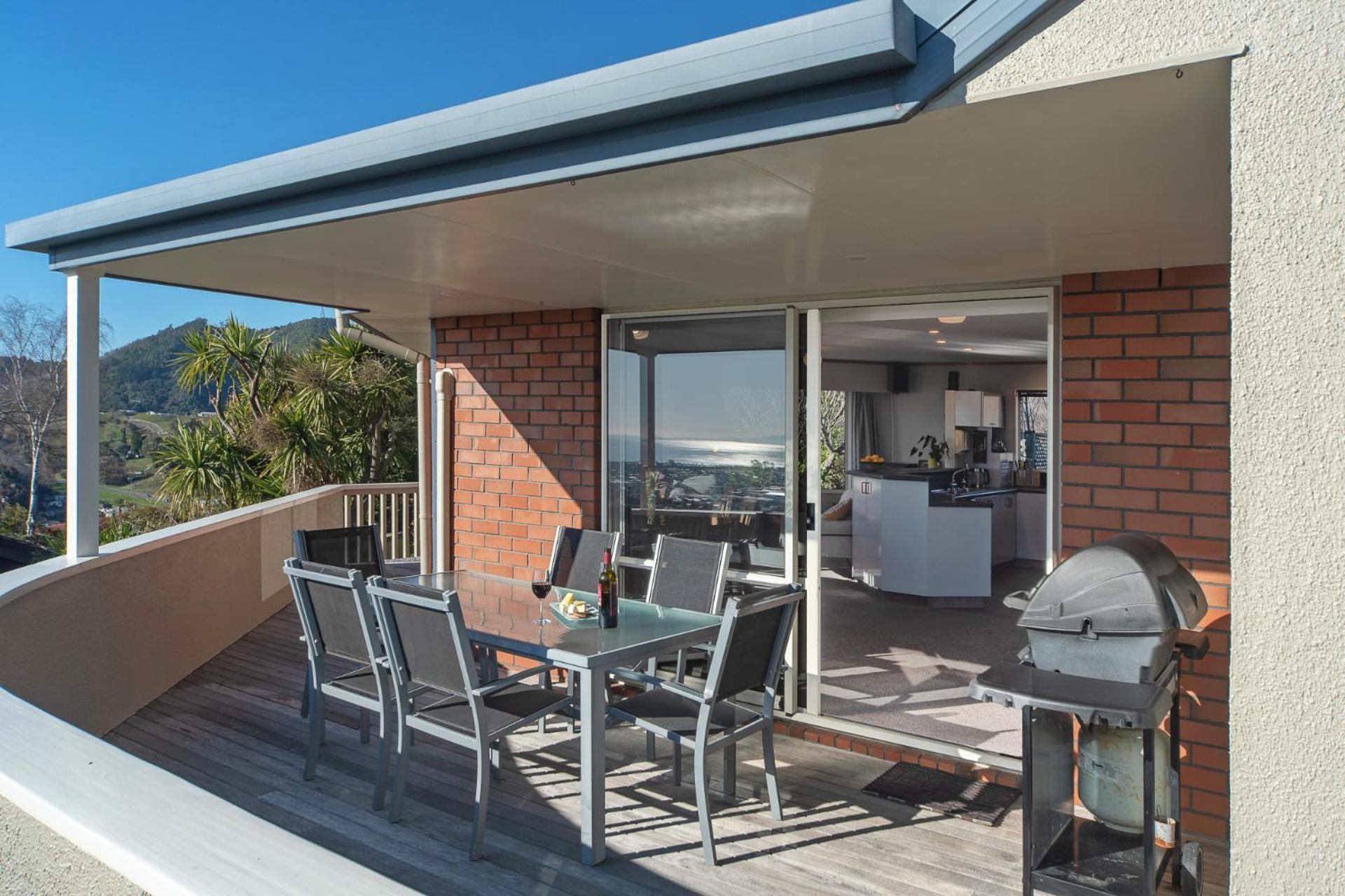 Sunny Bayview Retreat