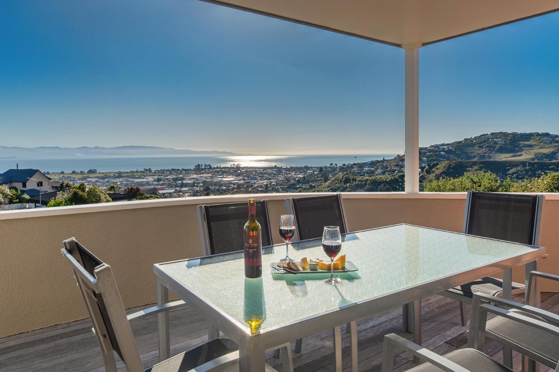 Sunny Bayview Retreat