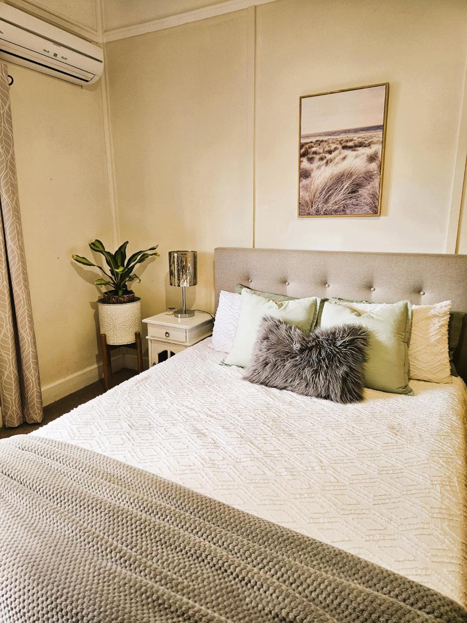 Cosy, 1930s Country Style Cottage in Mount Barker WA