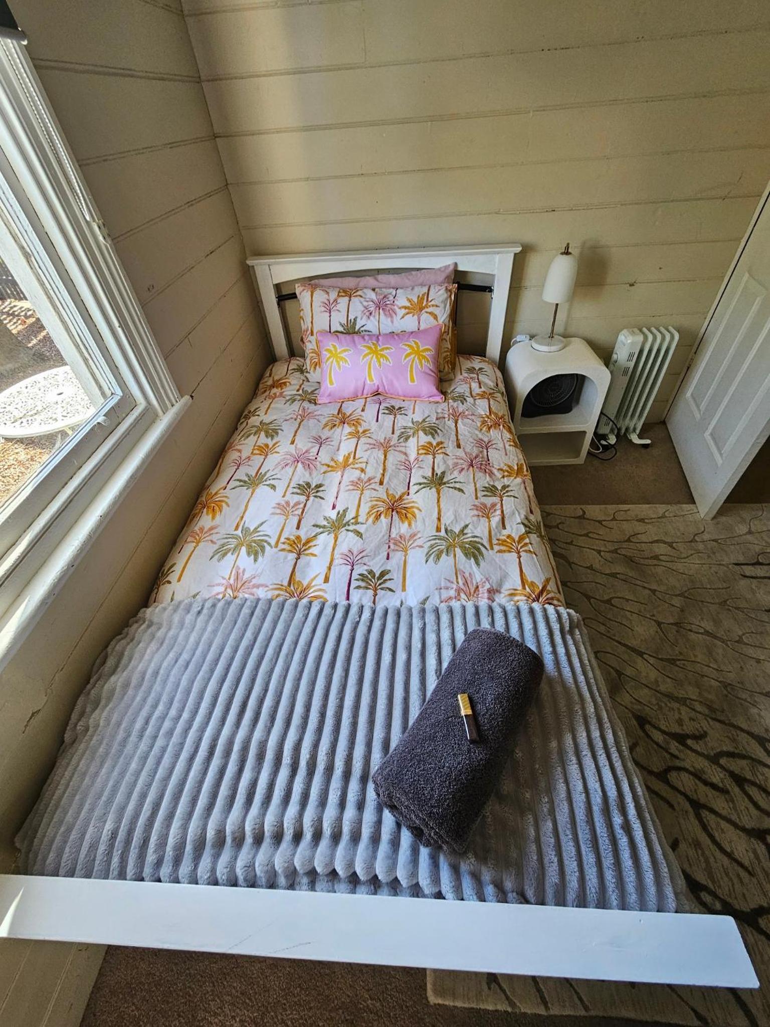 Cosy, 1930s Country Style Cottage in Mount Barker WA