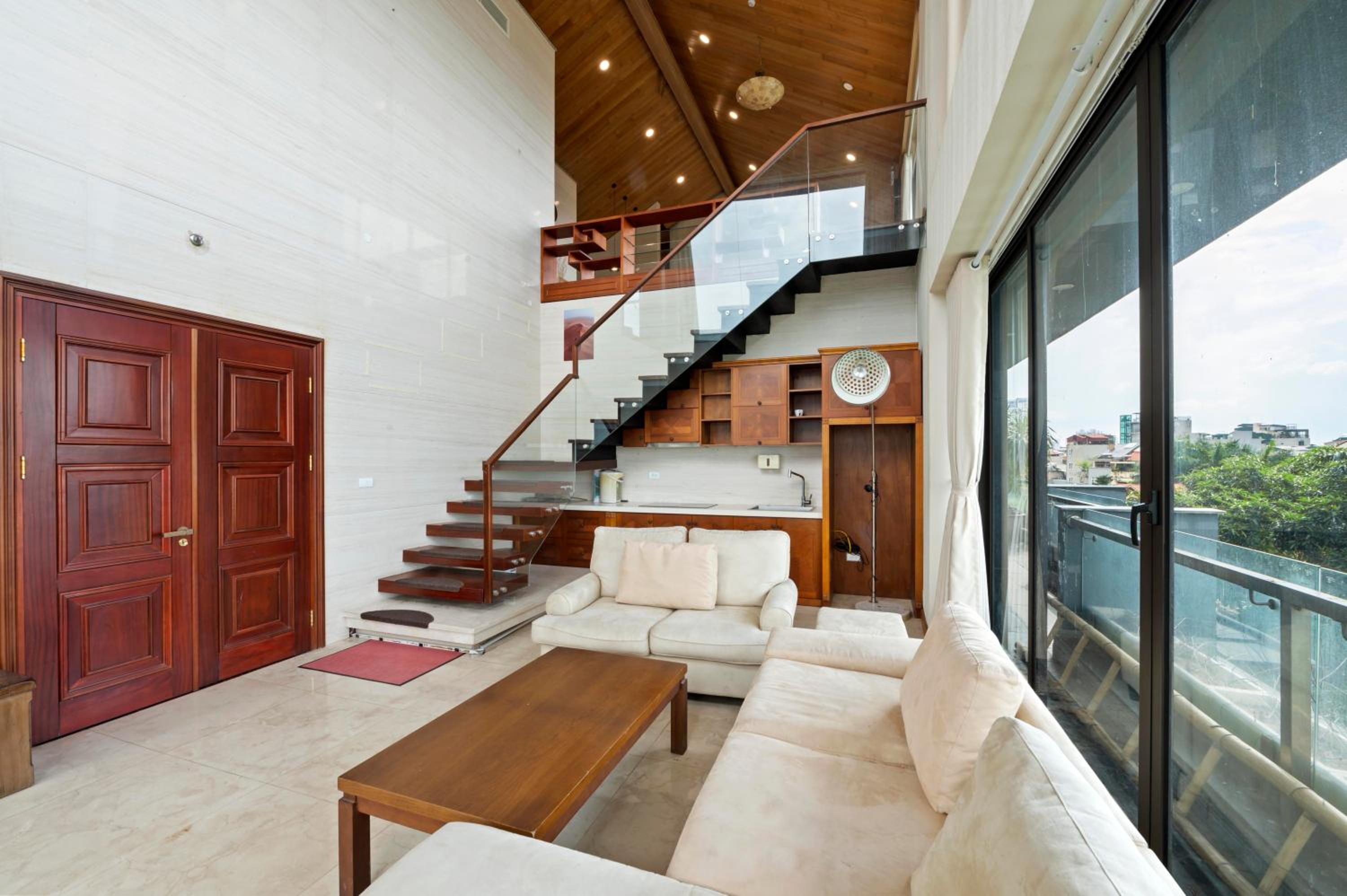 22Land Moon West Lake