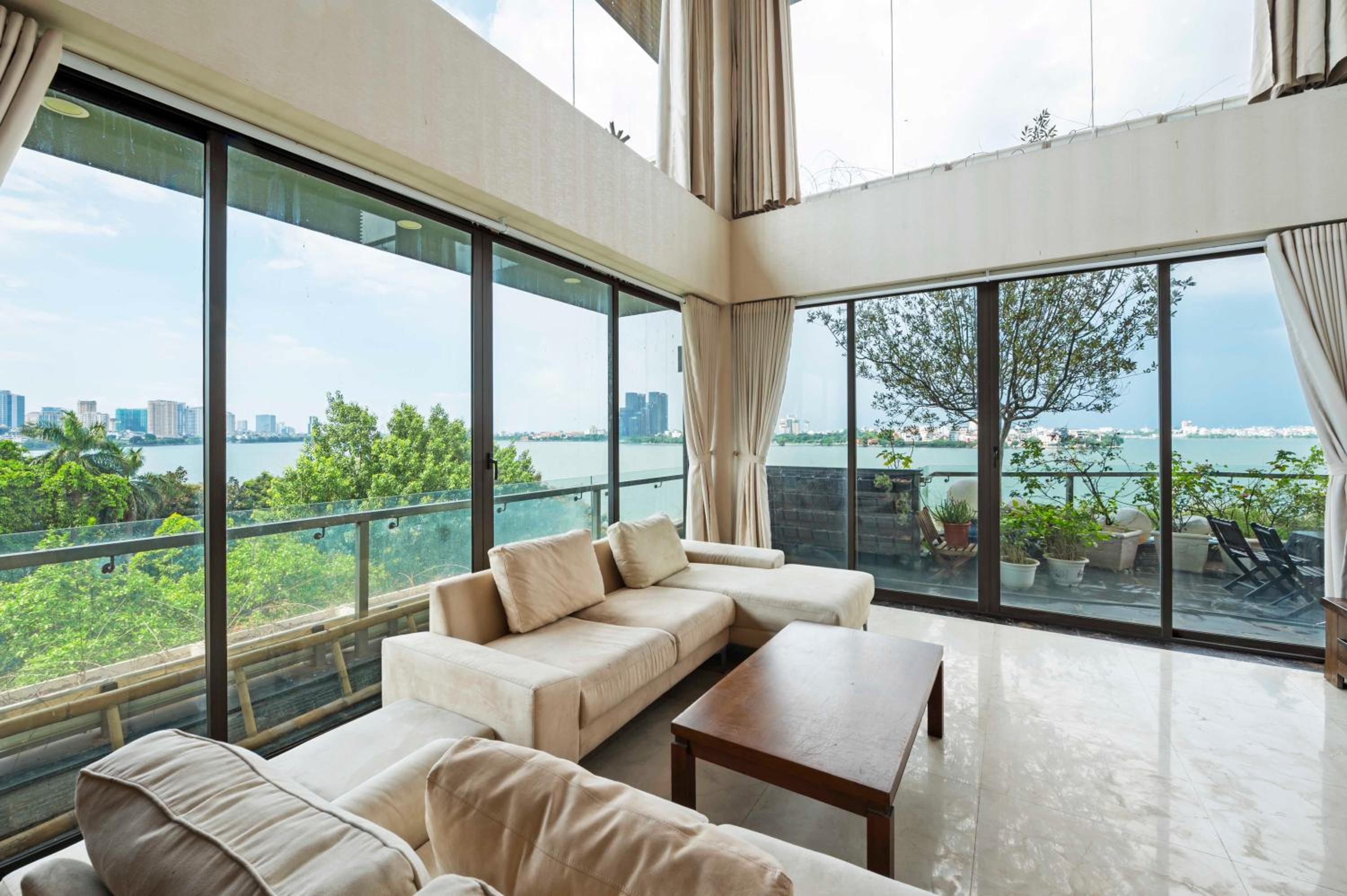 22Land Moon West Lake