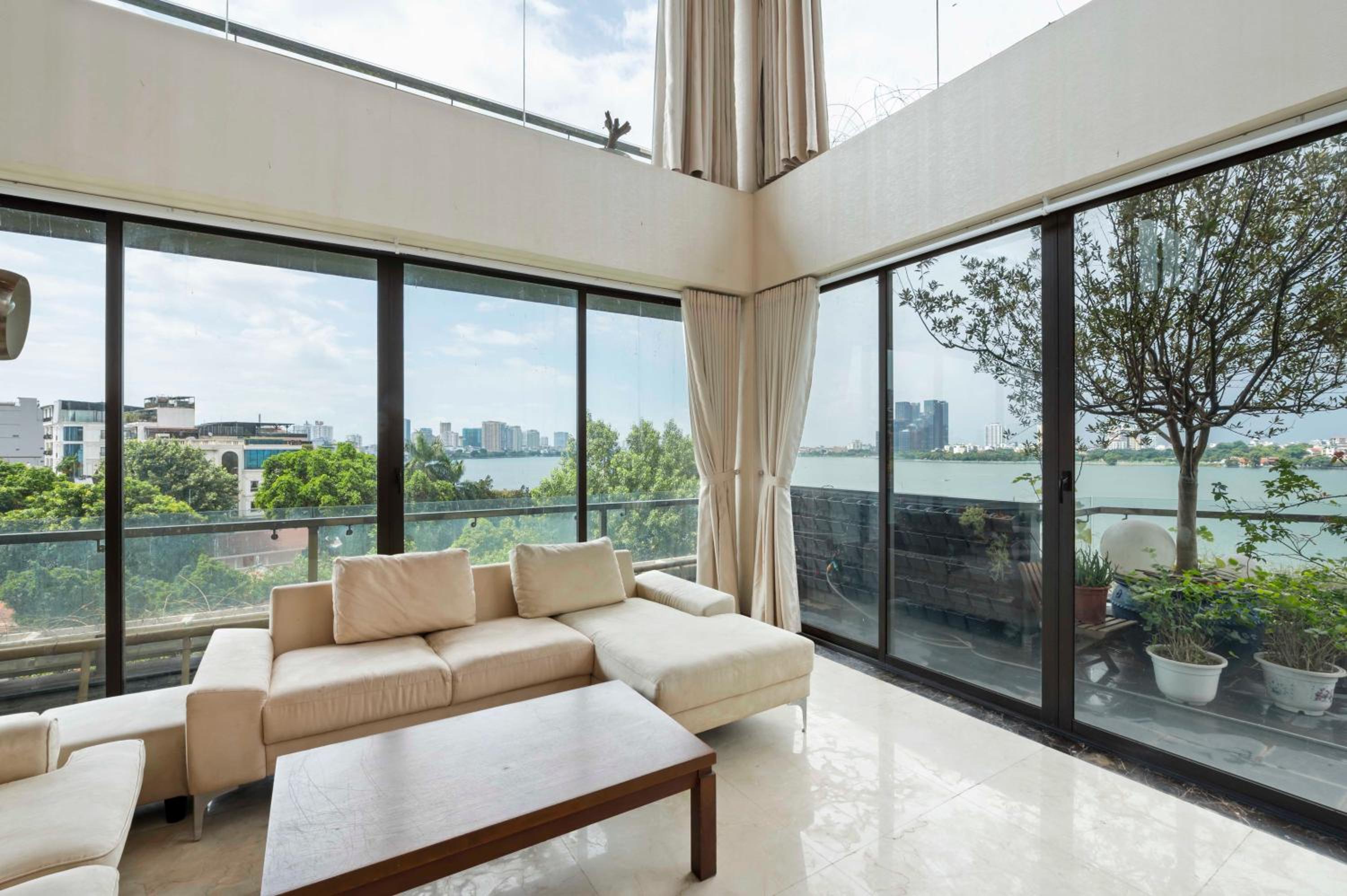 22Land Moon West Lake