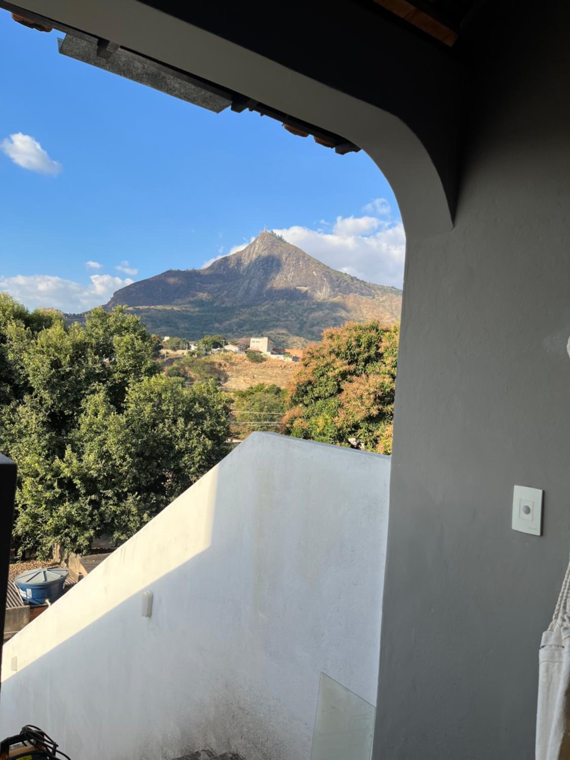 Flat com ar, varanda e linda vista para o Ibituruna - Pico do Ibituruna - 201
