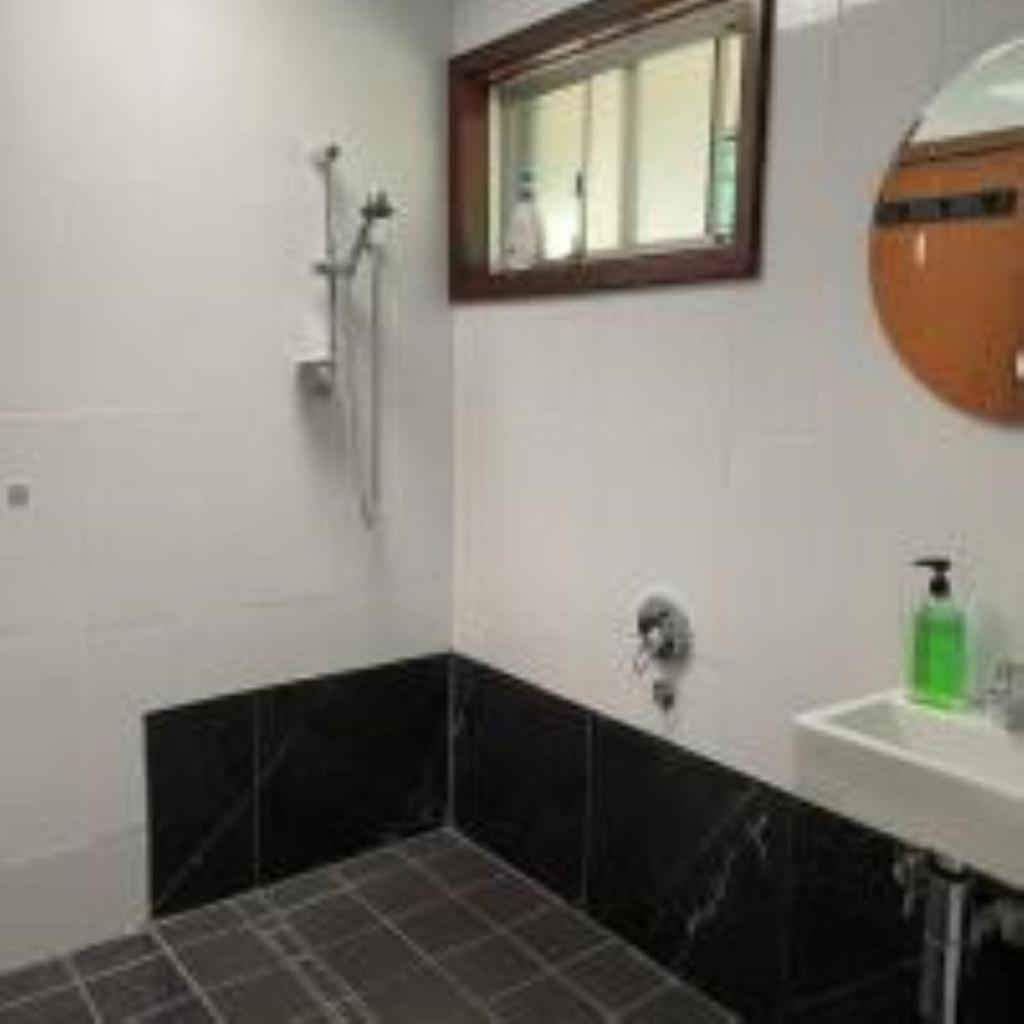 Town Beach Short Stay Room for Boat