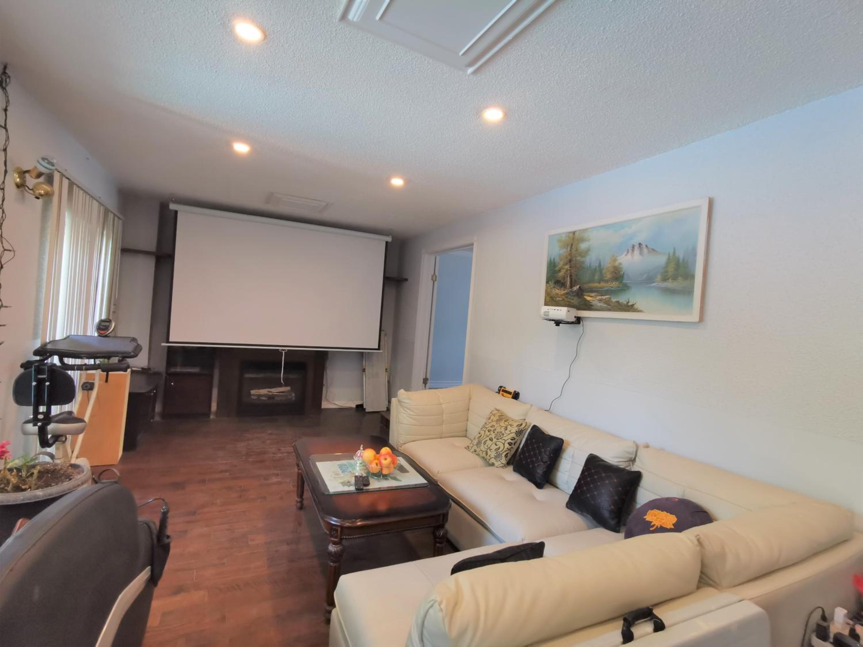 Cozy and Quiet Homestay with Private Bathroom
