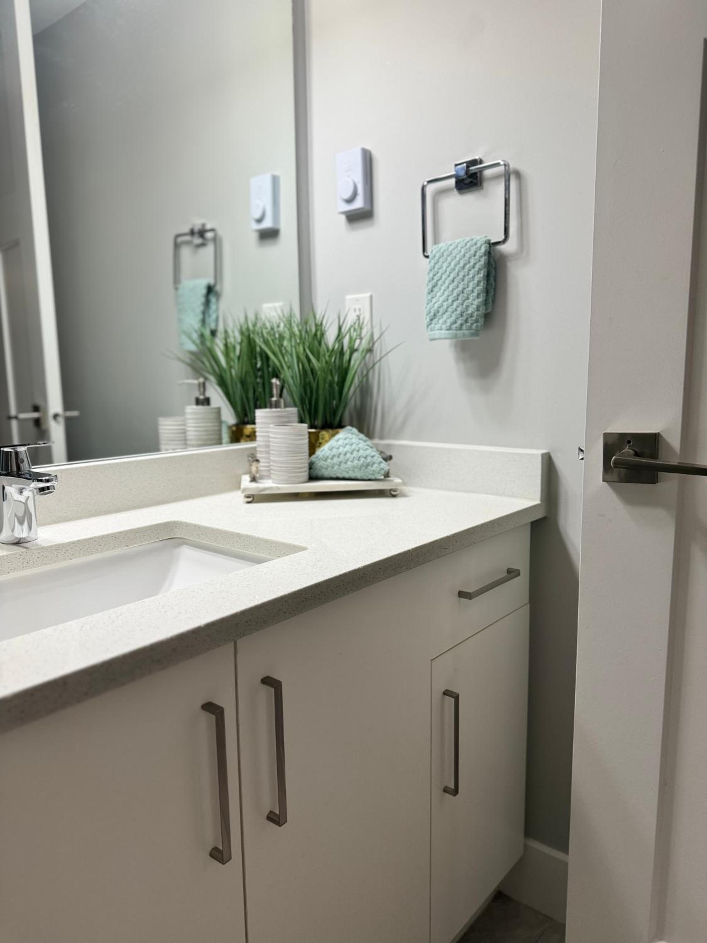 New Modern Guest Suit with Kitchen