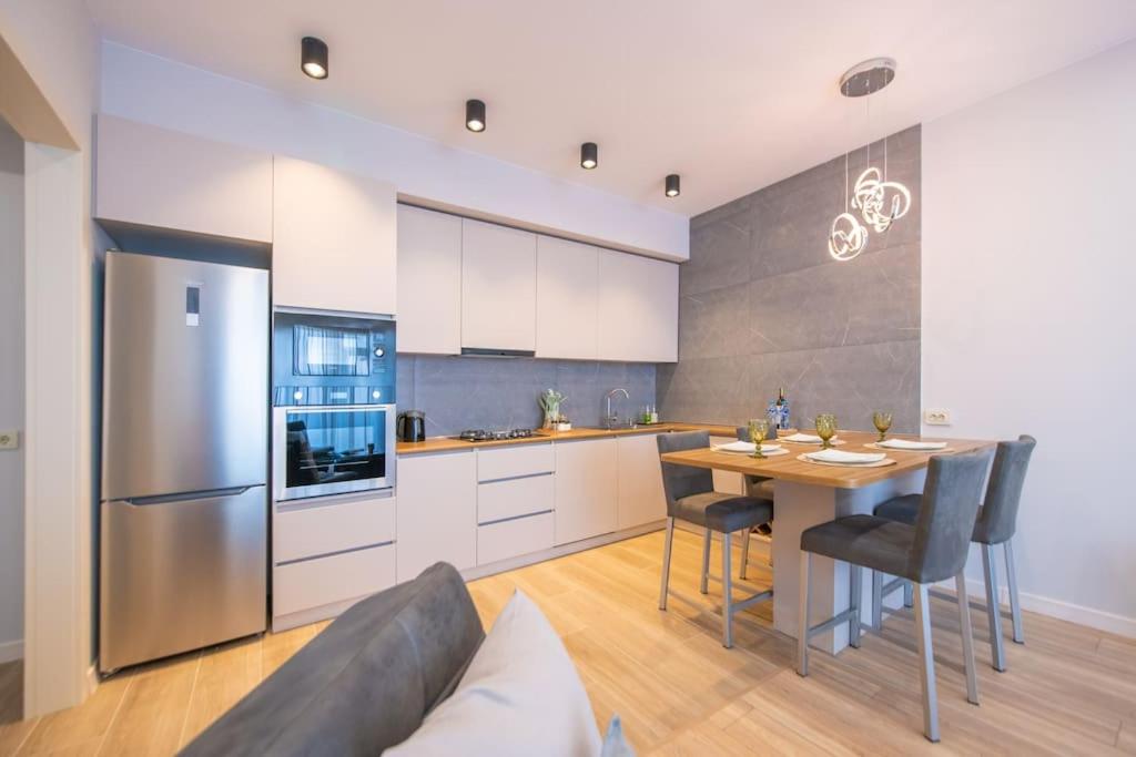 ProRealty - 2BR apartment with view to city and river view 2