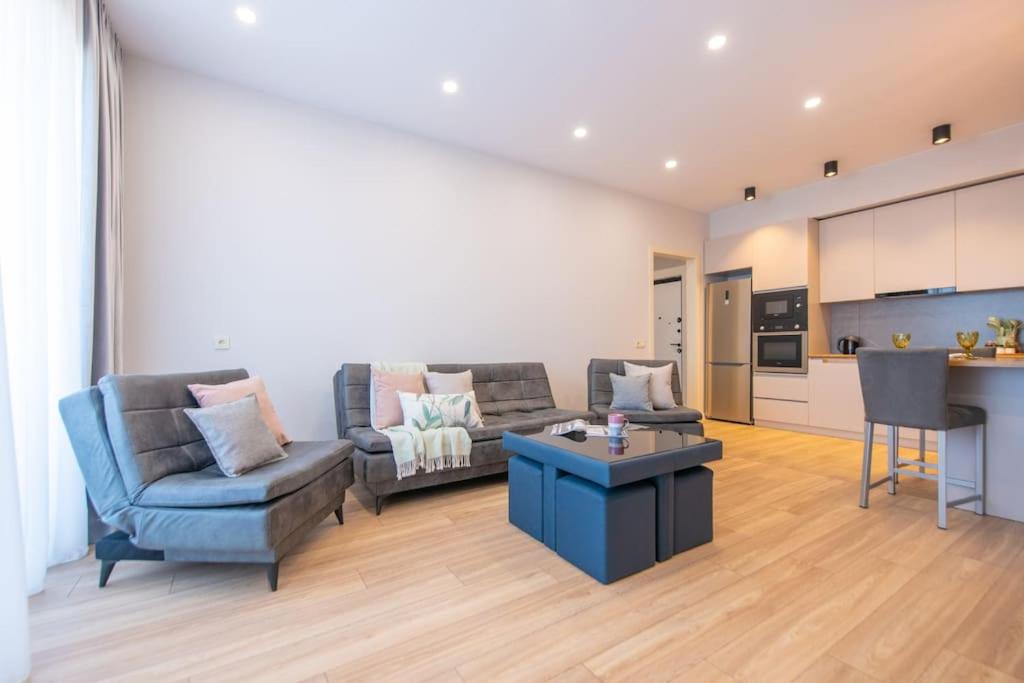 ProRealty - 2BR apartment with view to city and river view 3