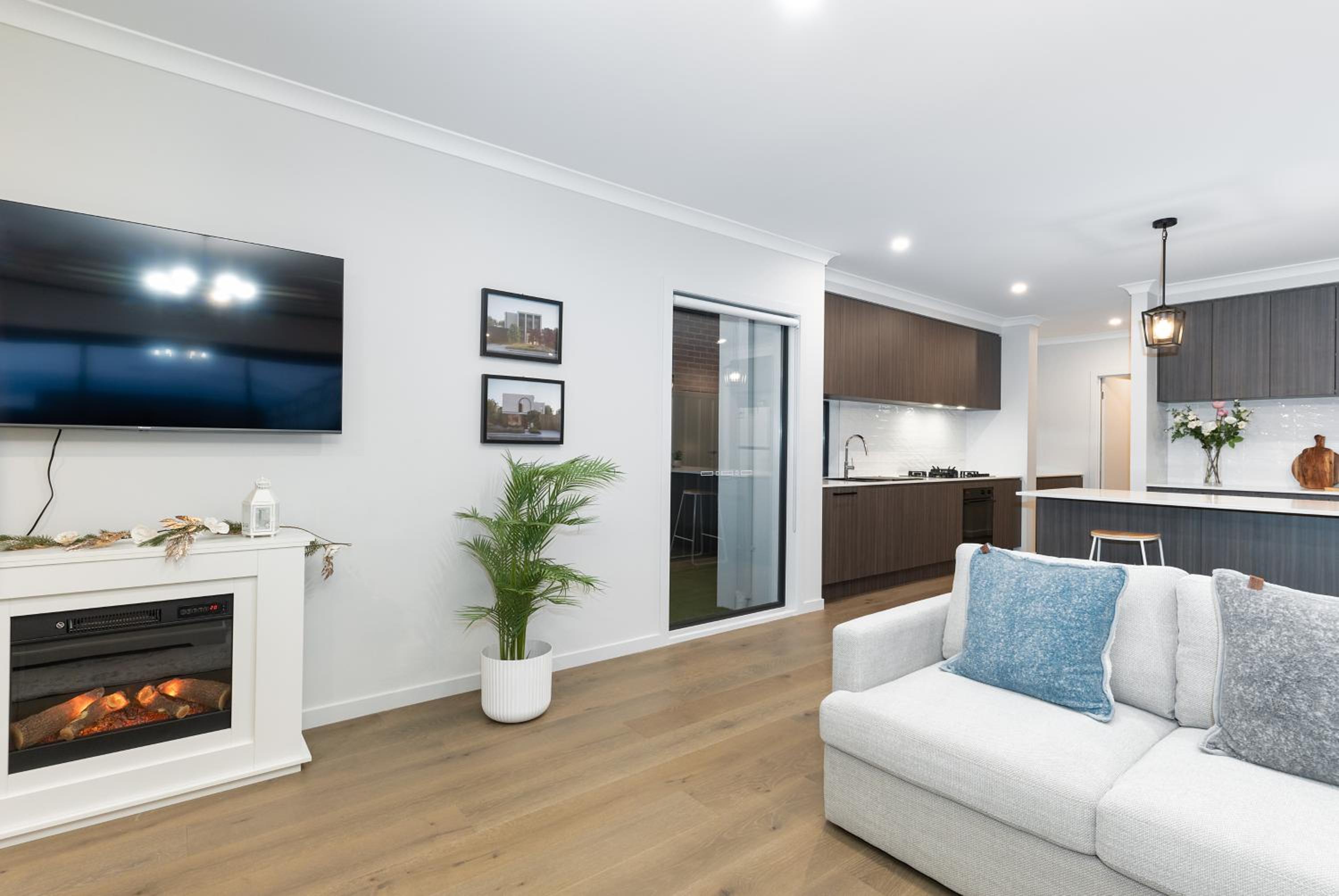 Everhome Lakeside Home