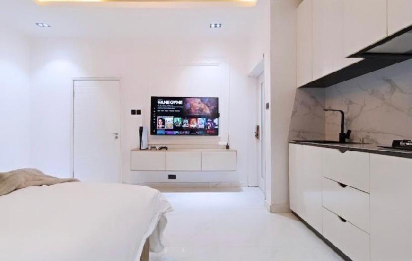Exquisite Studio apartment in Chevron view 3