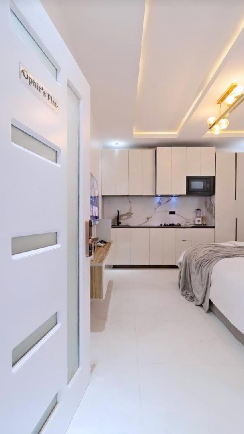Exquisite Studio apartment in Chevron view 5