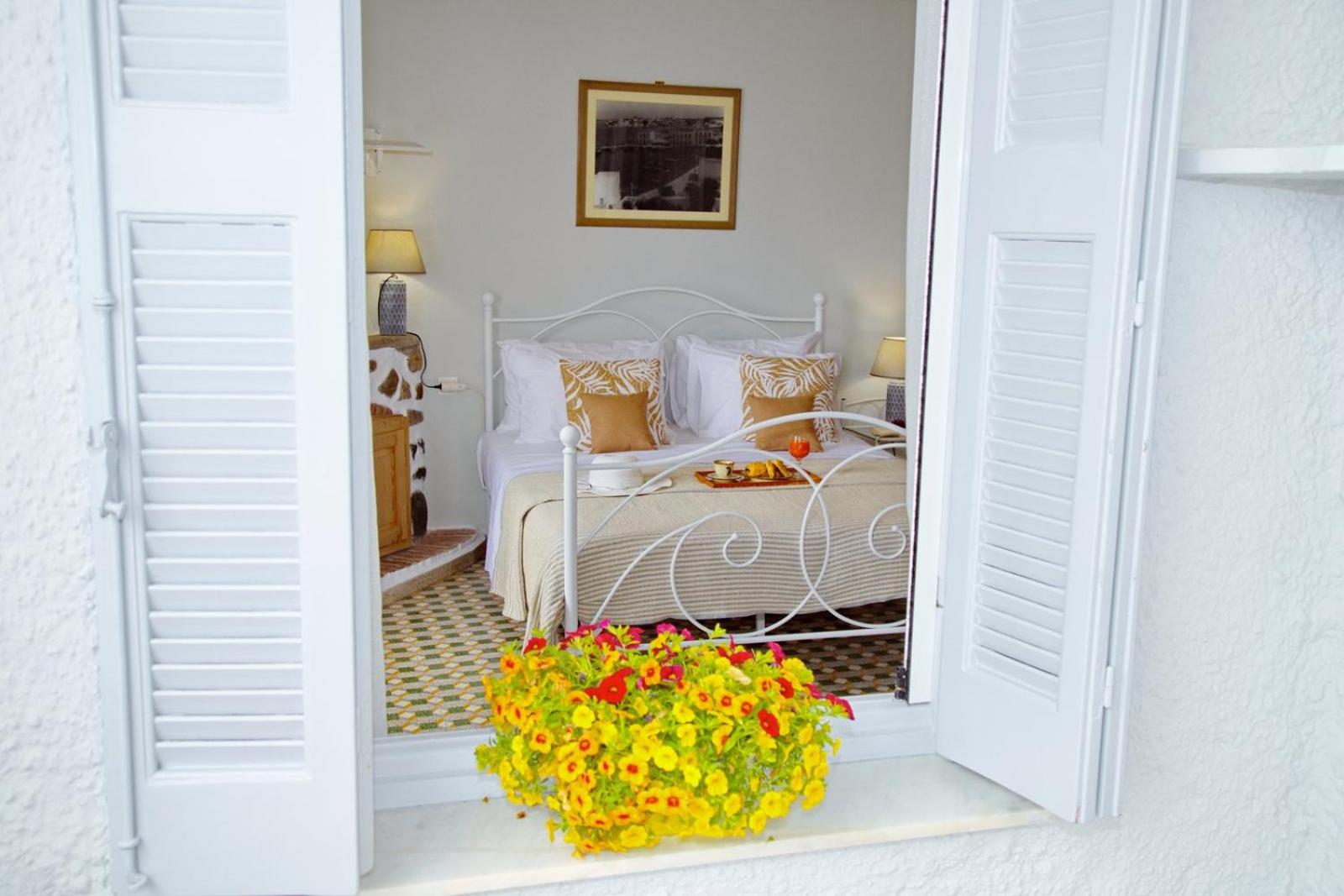 Aroura Homes Spetses 3BR 2BA view 5
