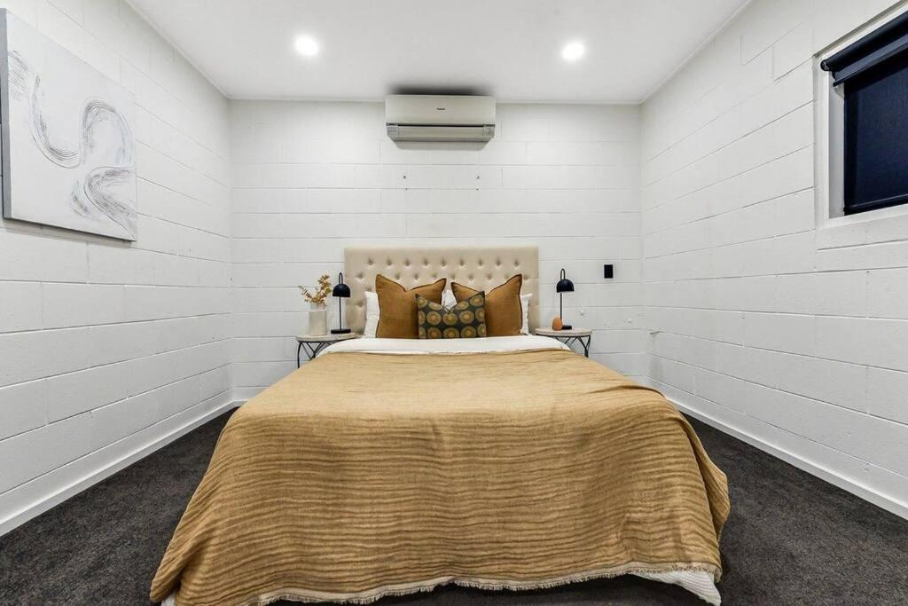 Riverside Apartment view 3