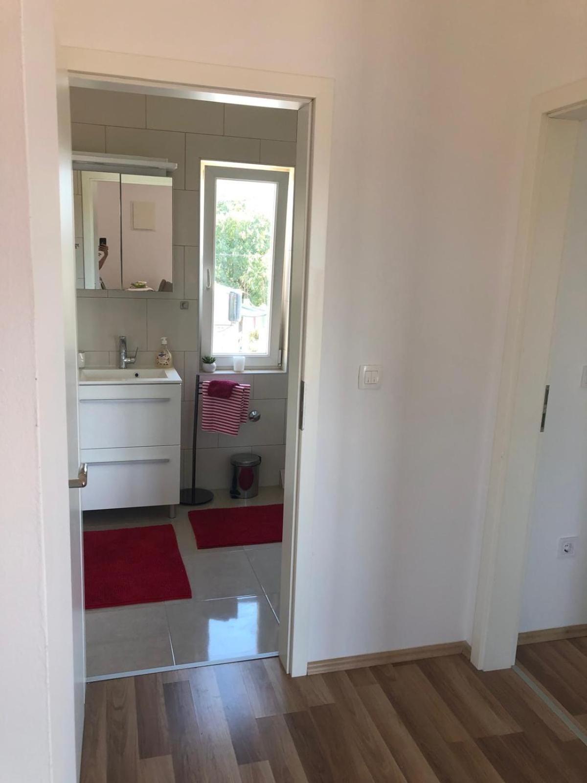Family apartment with pool close to sea