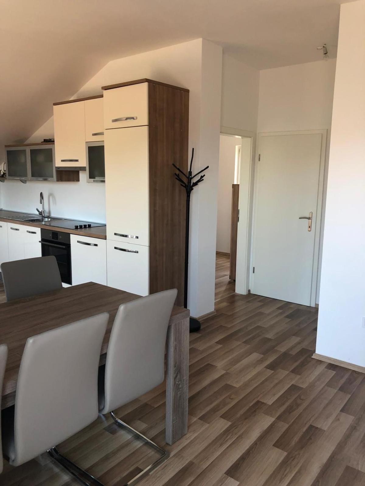Family apartment with pool close to sea
