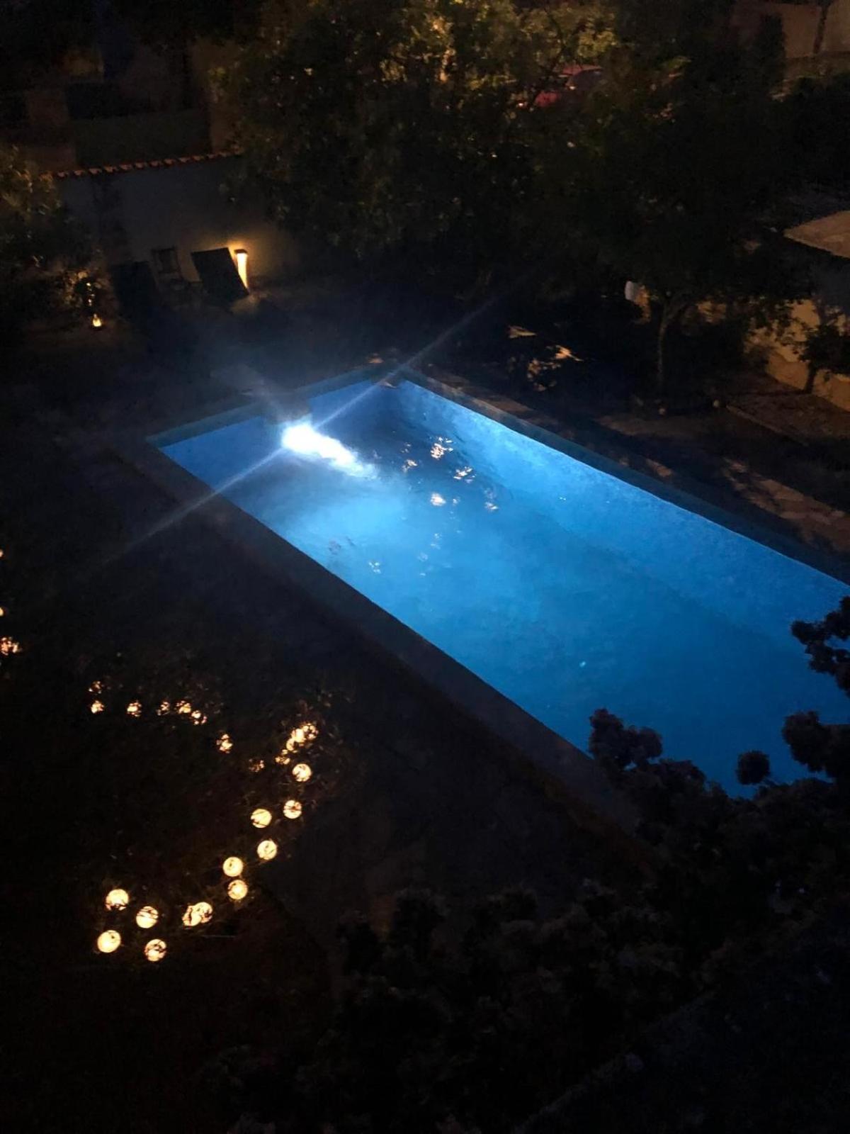 Family apartment with pool close to sea