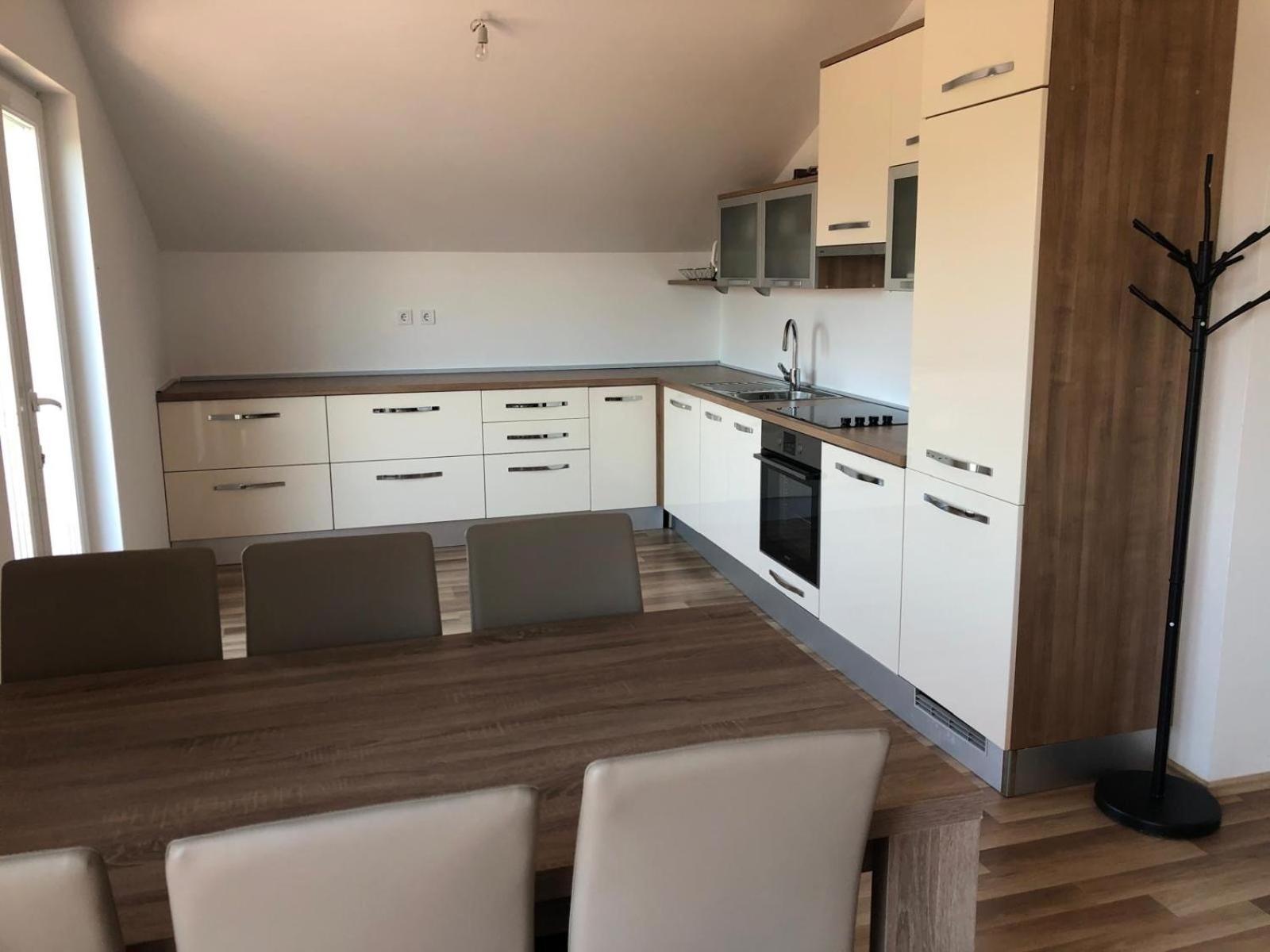 Family apartment with pool close to sea
