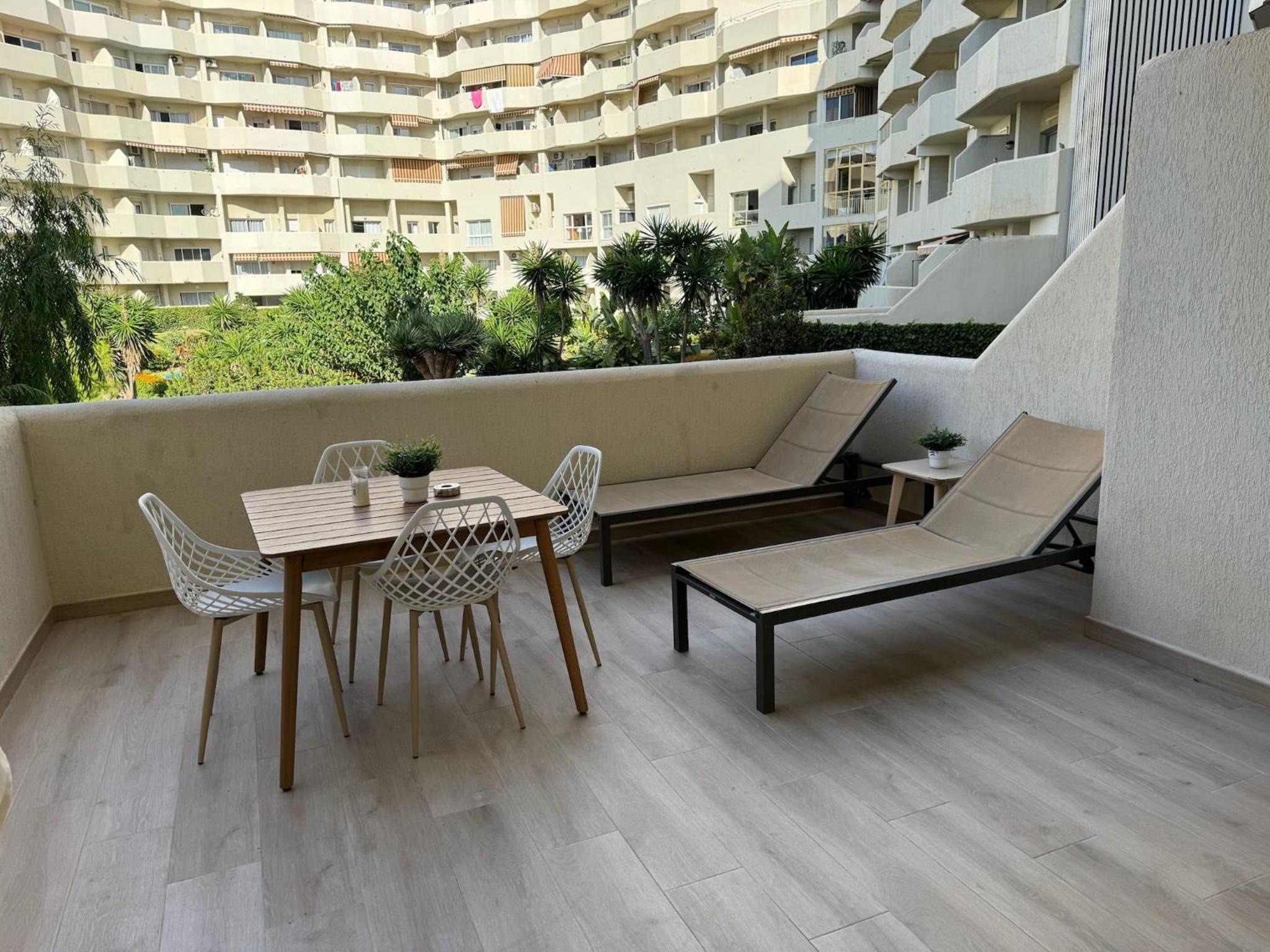 Benalbeach Loft Garden and Sea View