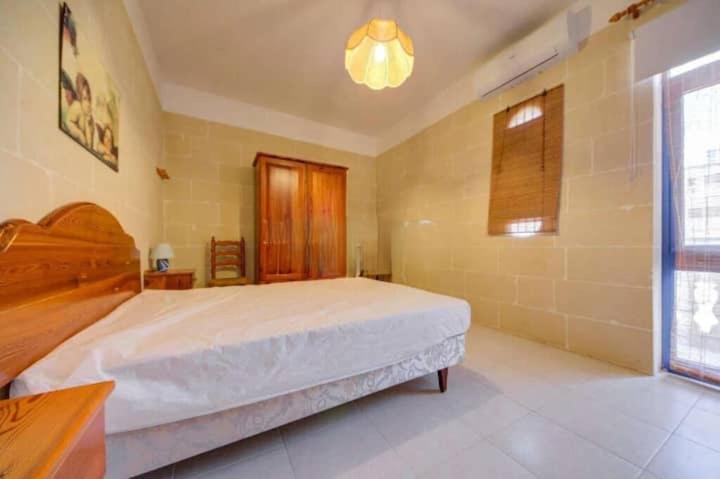 An excellent getaway choice, in the midst of Qbajjar and Marsalforn Bay! photo 3