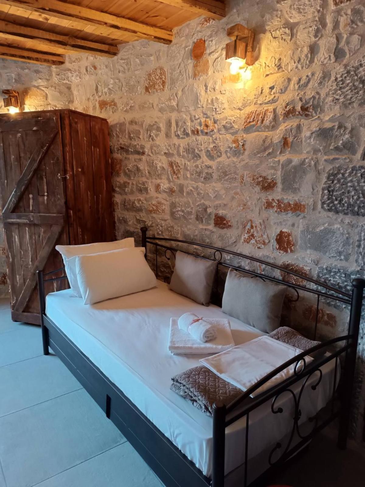 Luxury suite of Villa Lagkadaki