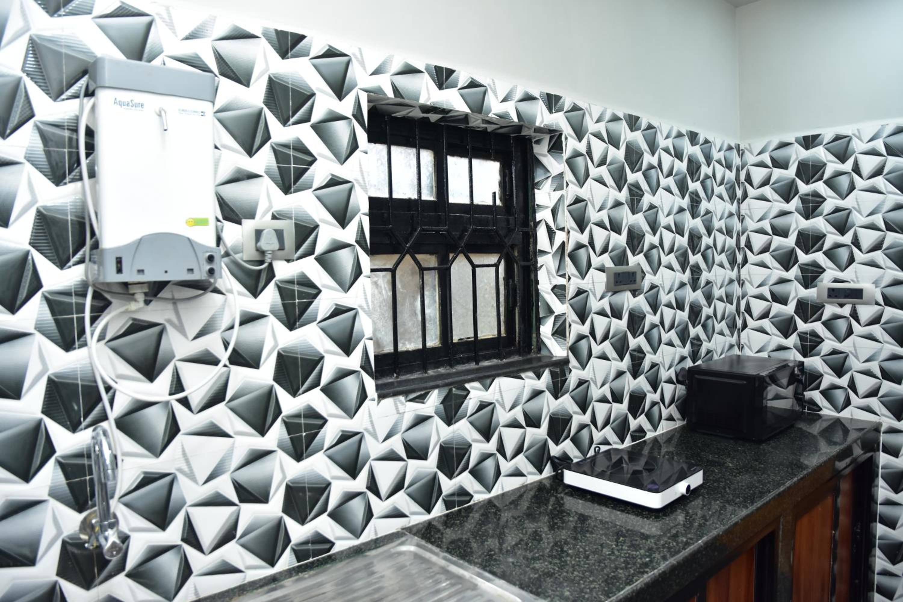 Private 2bhk Villa - 2 min walk to bogmalo beach and 5 mins drive to Dabolim Airport view 3