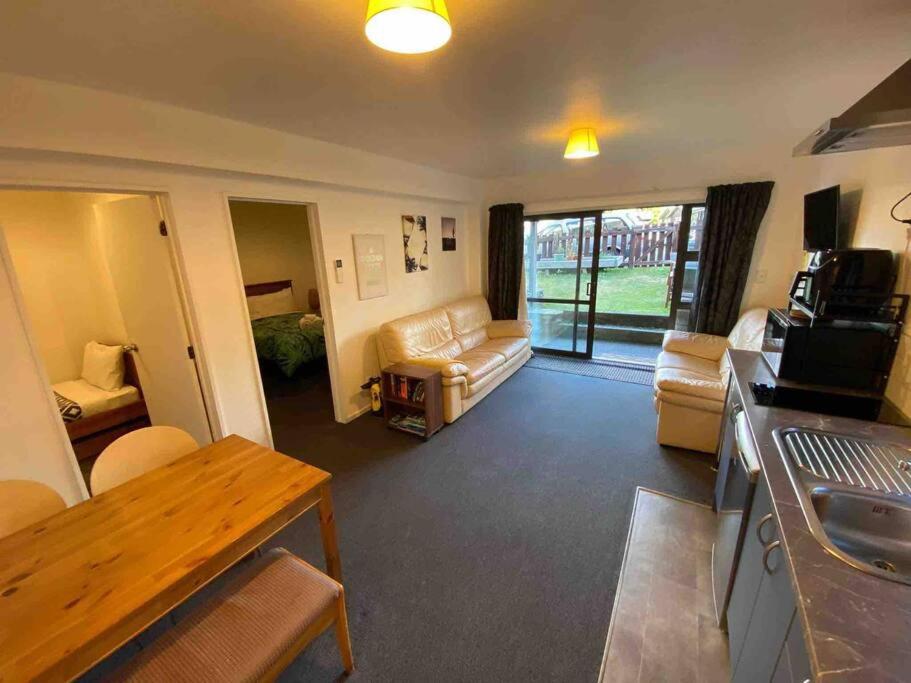 Cosy & comfortable in Fernhill view 3