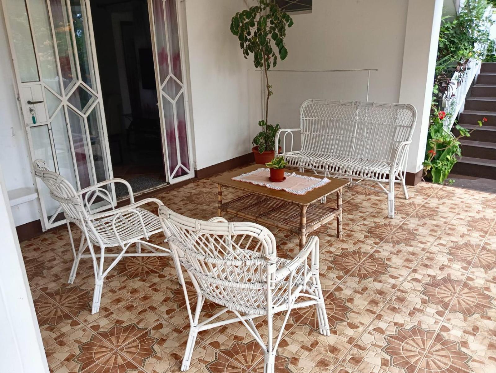 R GARDEN Pointe Aux Sables