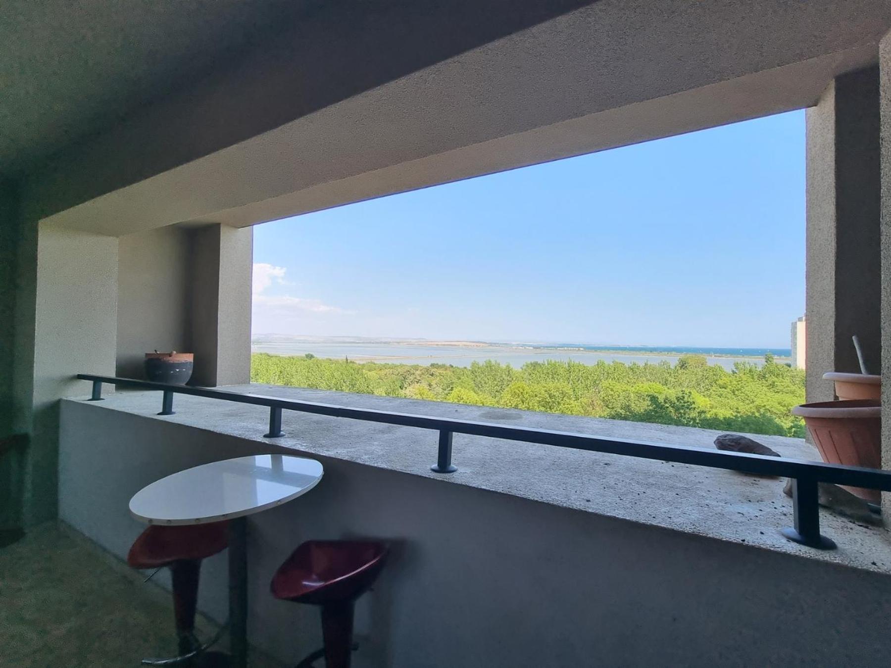 Sea View Residence with Parking