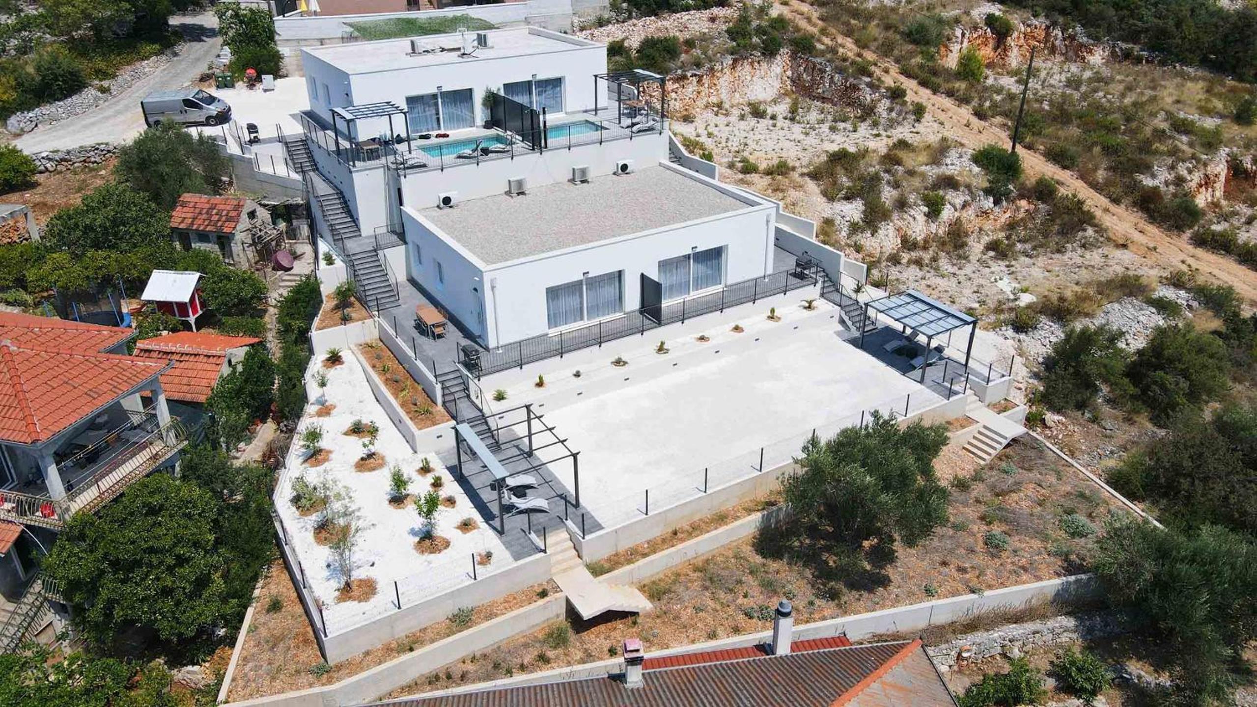 Hotel White Cascades 1 - Private Pool, Amazing View, Luxury, Full Privacy - Image 1